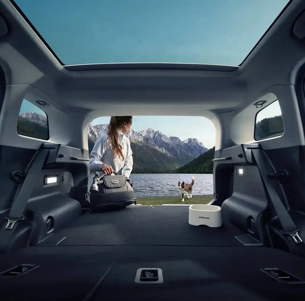 Jaecoo J5 EV trunk view