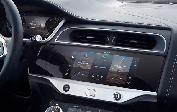 Jaguar I-Pace EV400 screens view