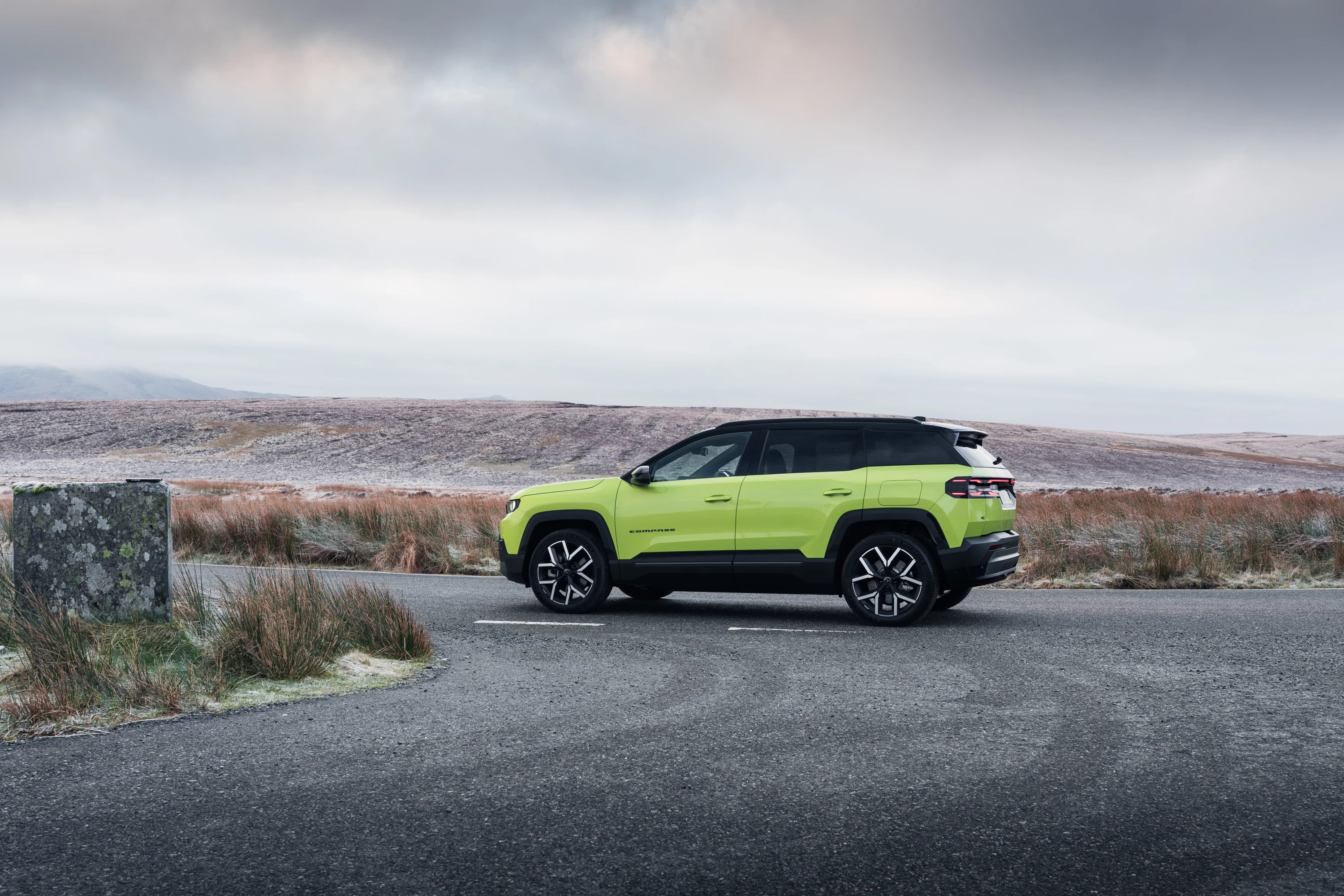 Jeep Compass Electric AWD exterior view