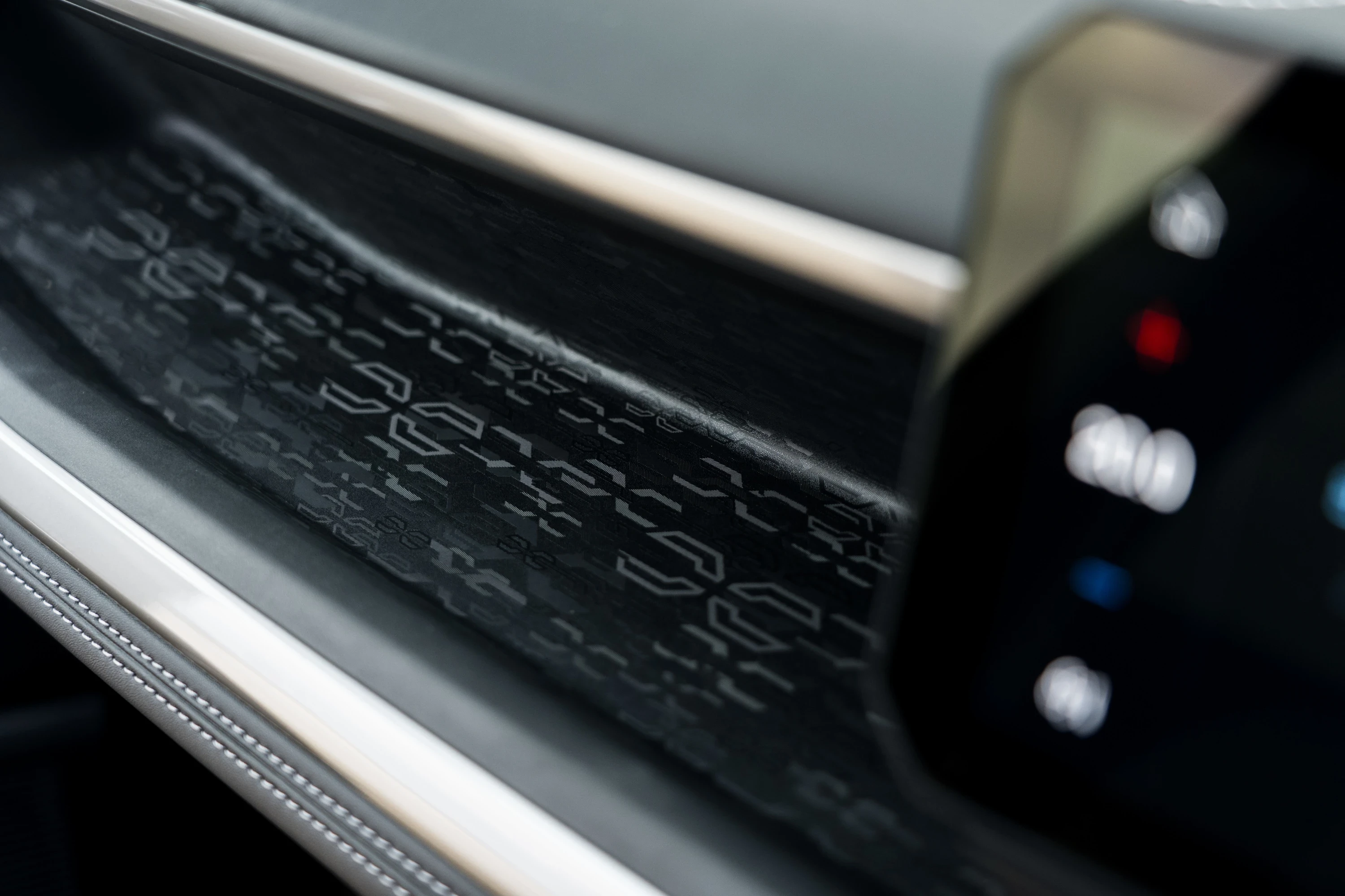 Jeep Compass Electric FWD details view