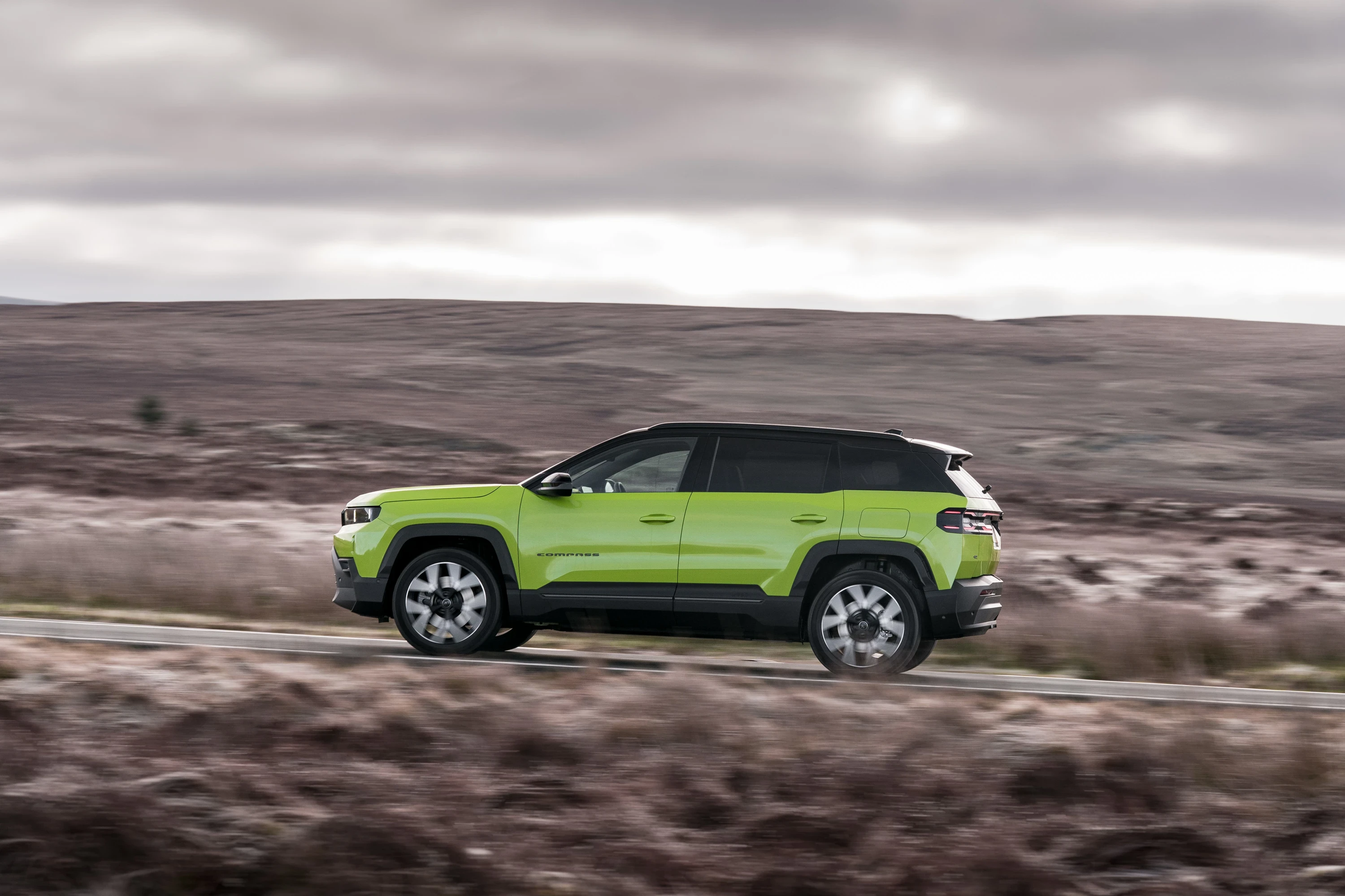Jeep Compass Electric FWD exterior view