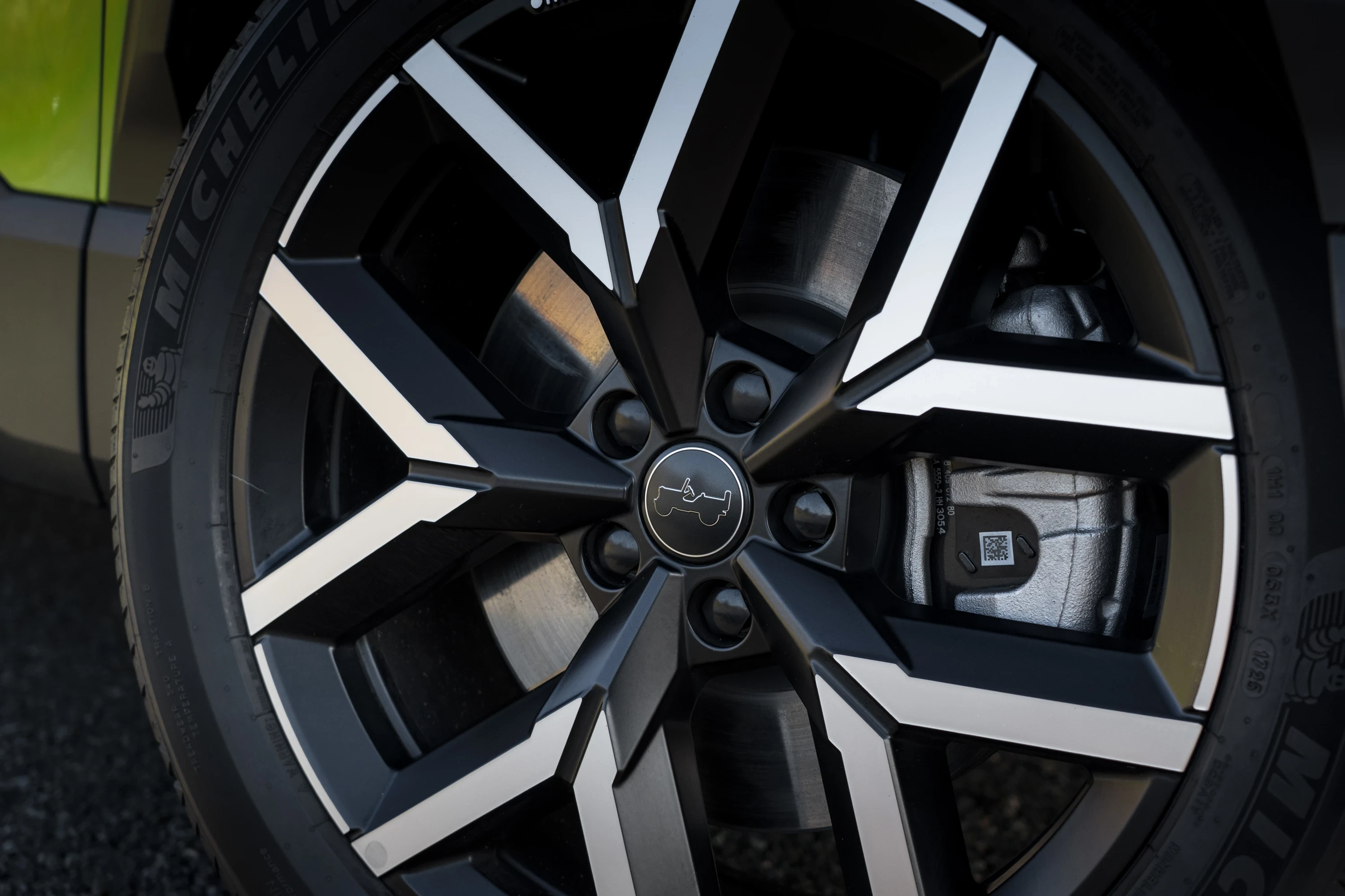 Jeep Compass Electric FWD wheels view