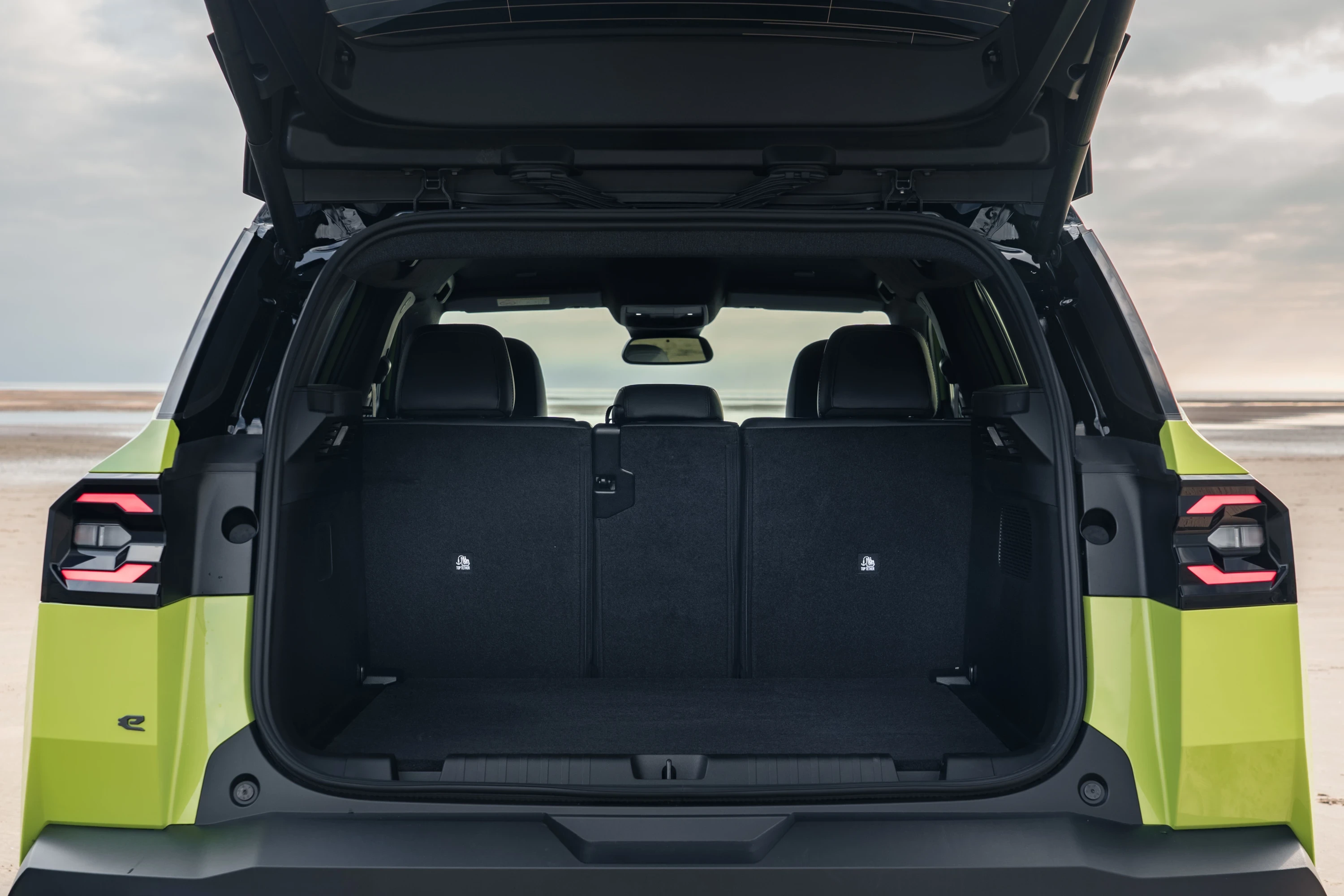 Jeep Compass Electric FWD trunk view