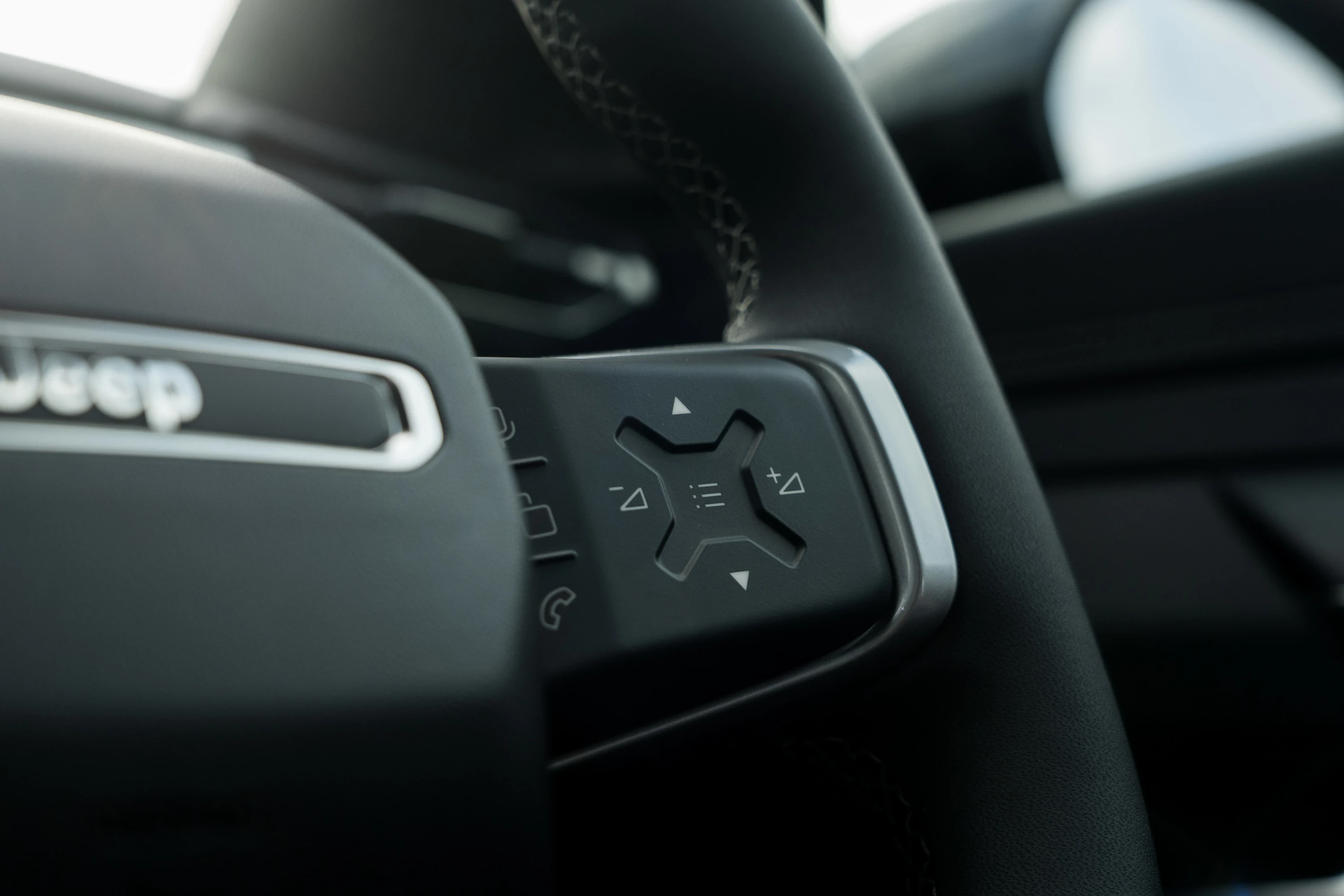 Jeep Compass Electric FWD details view