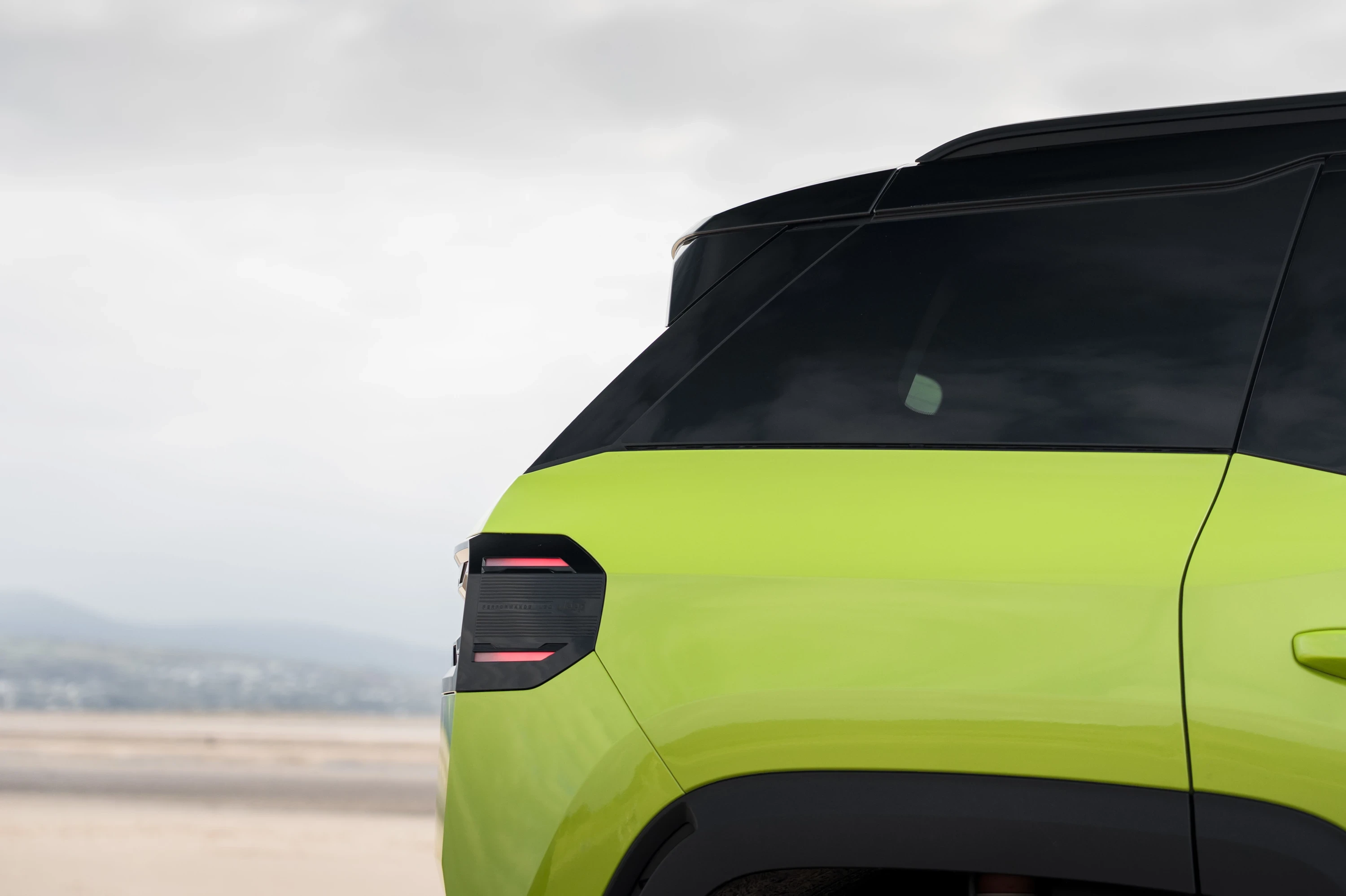 Jeep Compass Electric FWD details view
