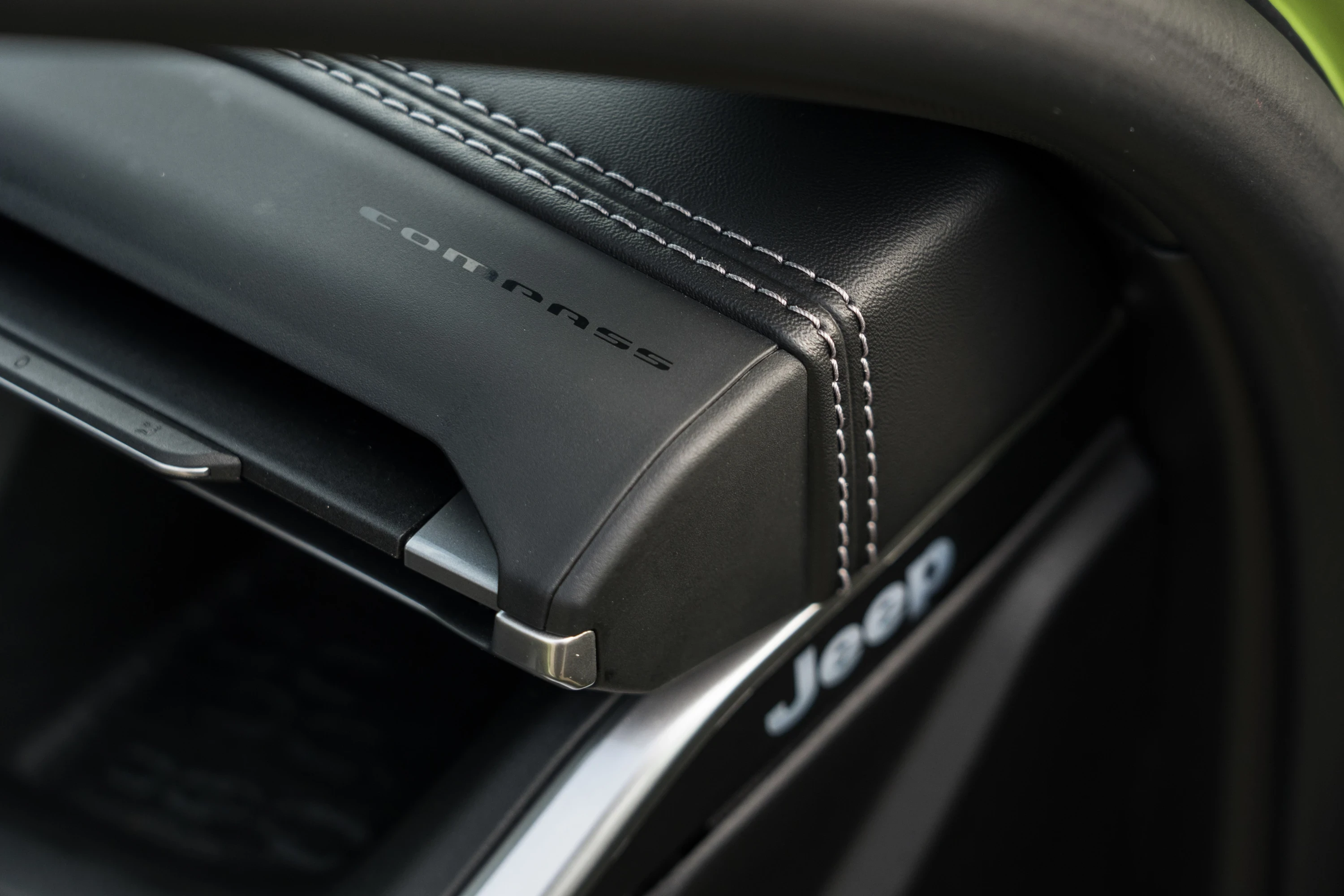 Jeep Compass Electric FWD details view