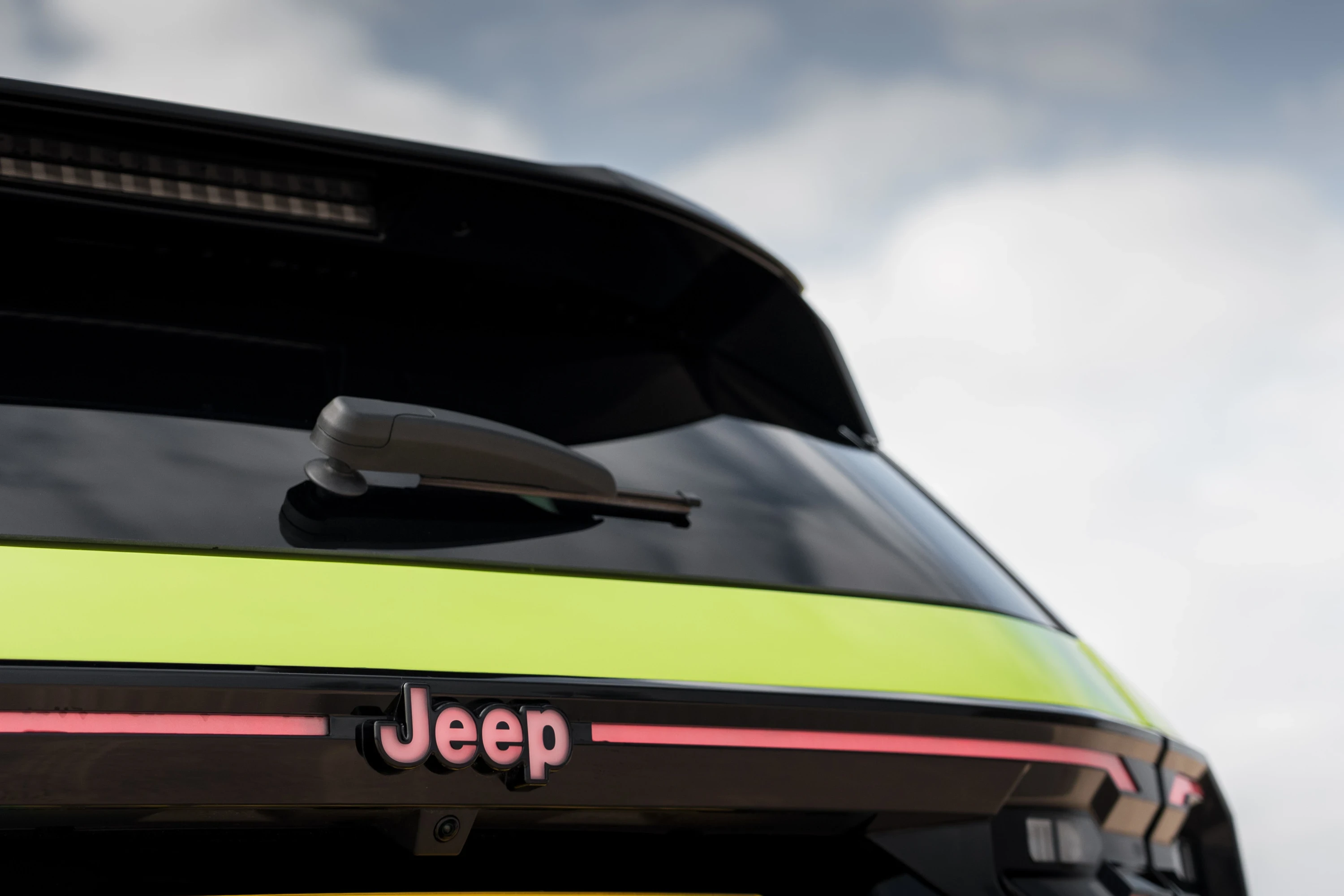 Jeep Compass Electric FWD details view