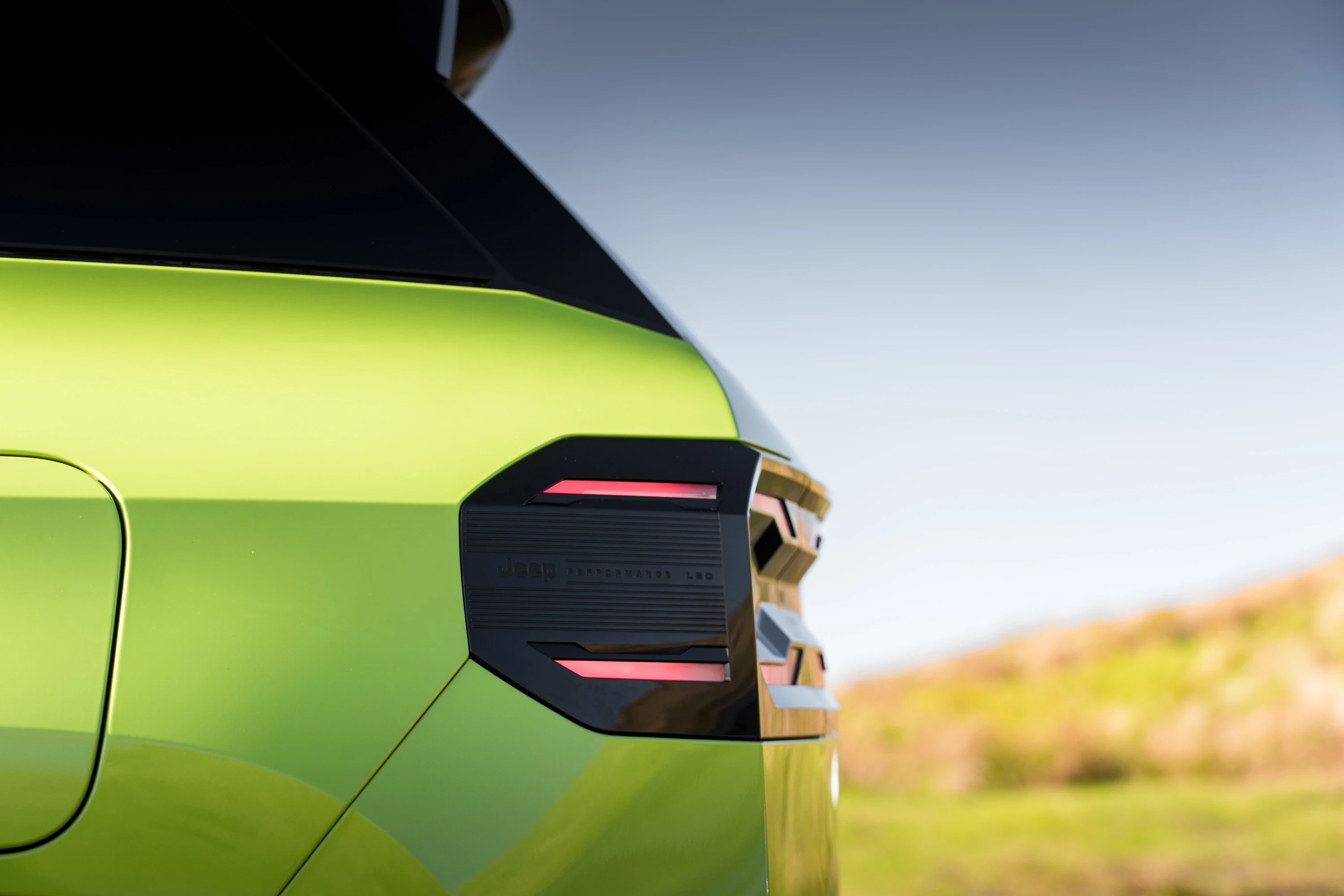 Jeep Compass Electric FWD details view