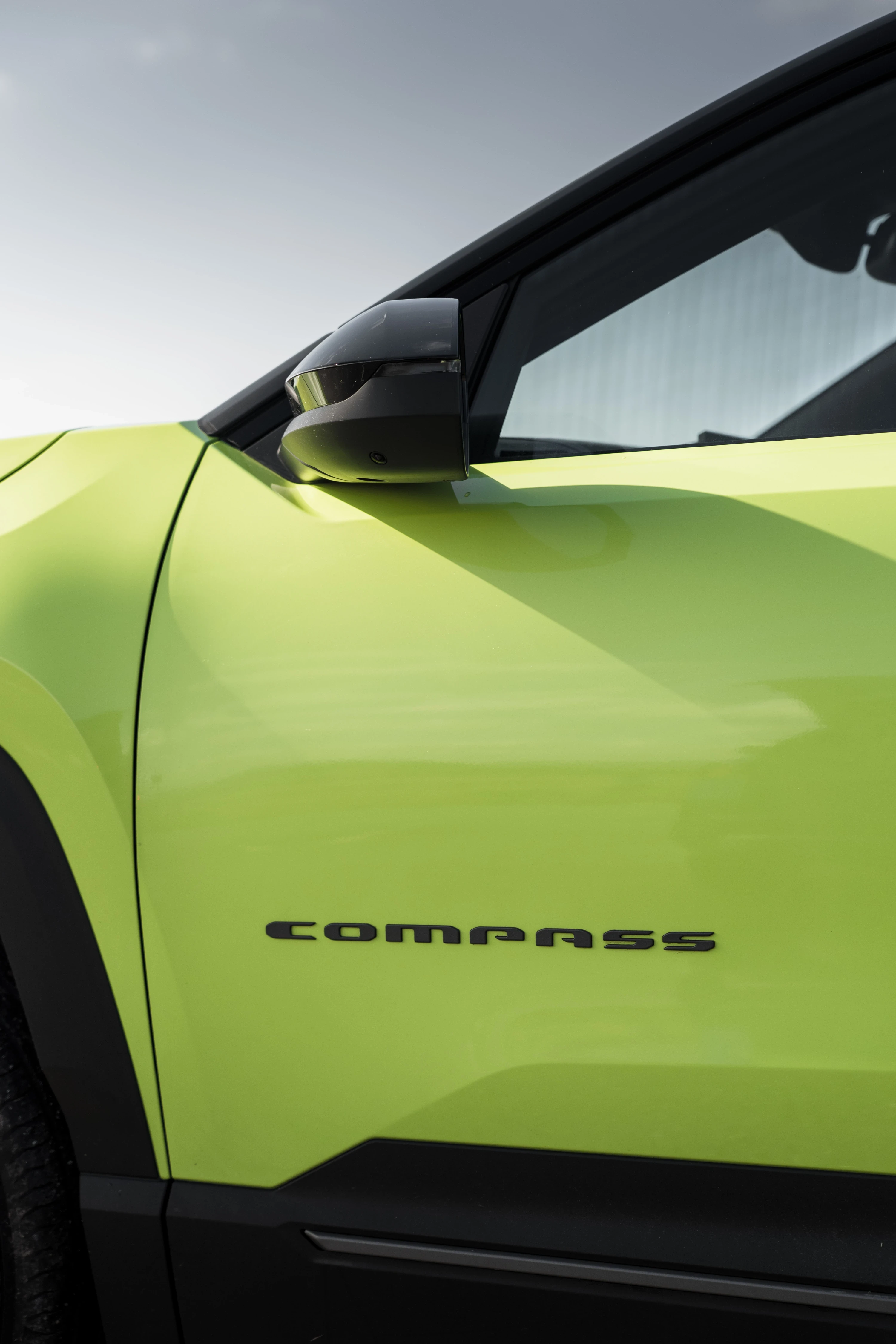Jeep Compass Electric FWD details view