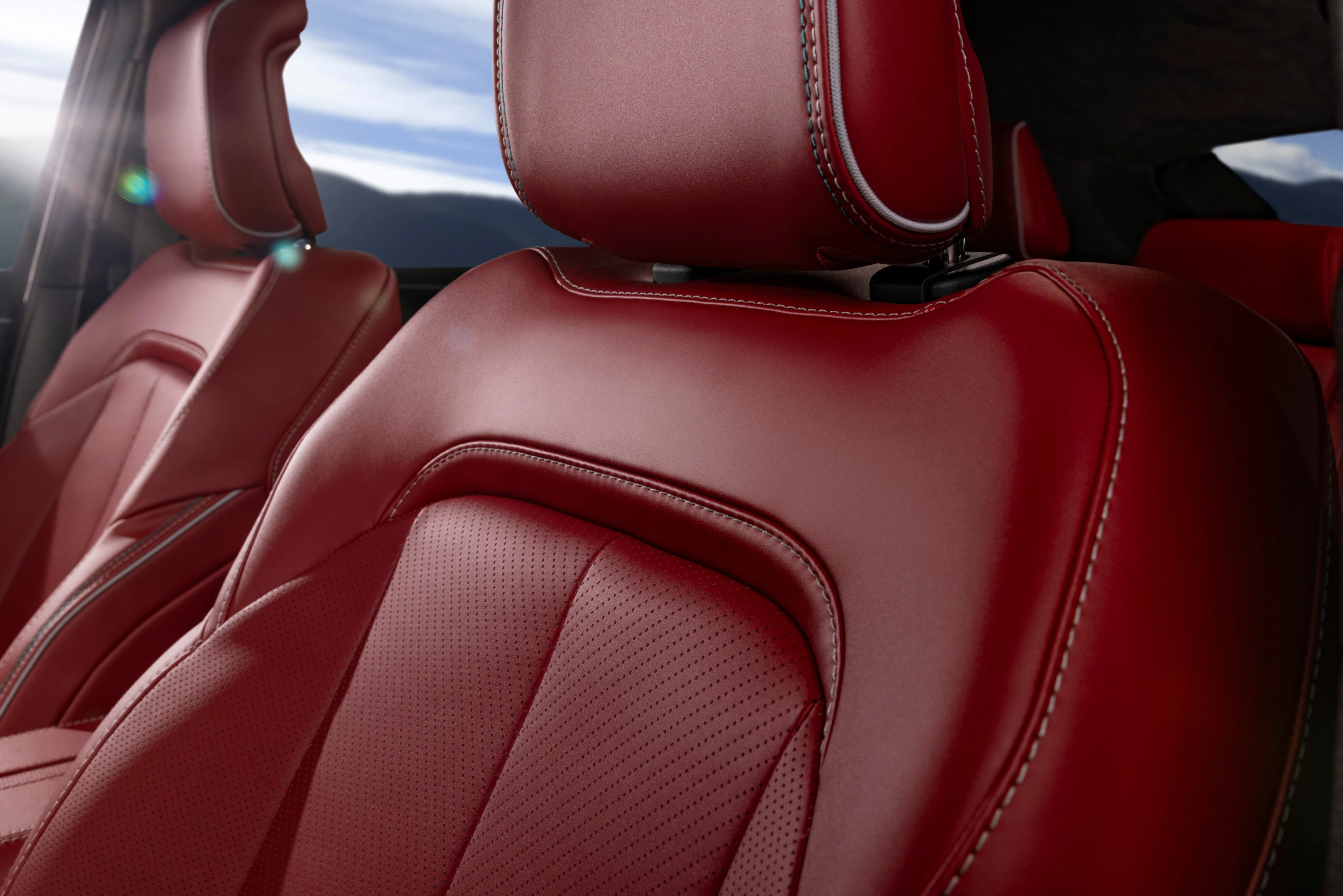 Jeep Wagoneer S frontseats view