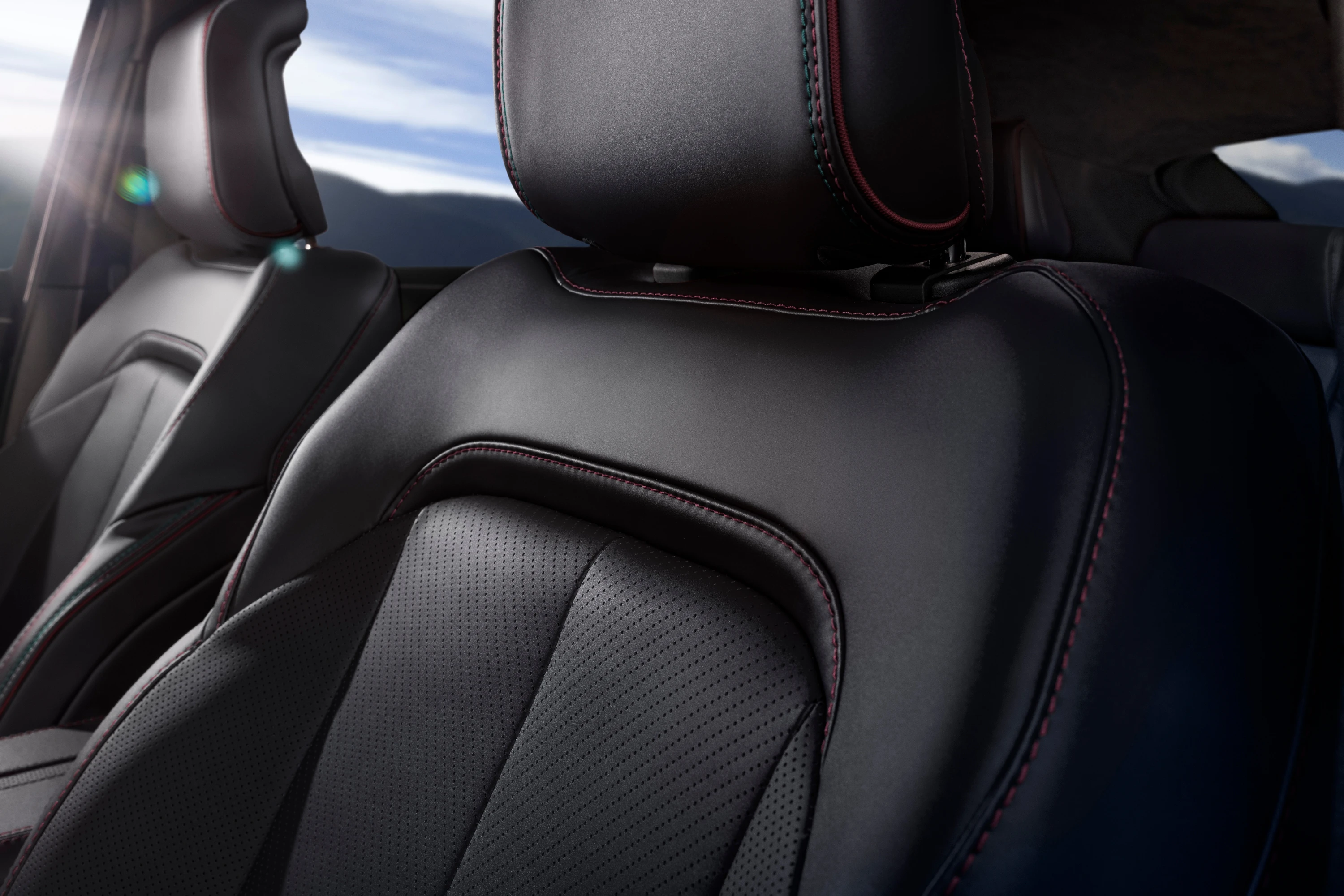 Jeep Wagoneer S frontseats view