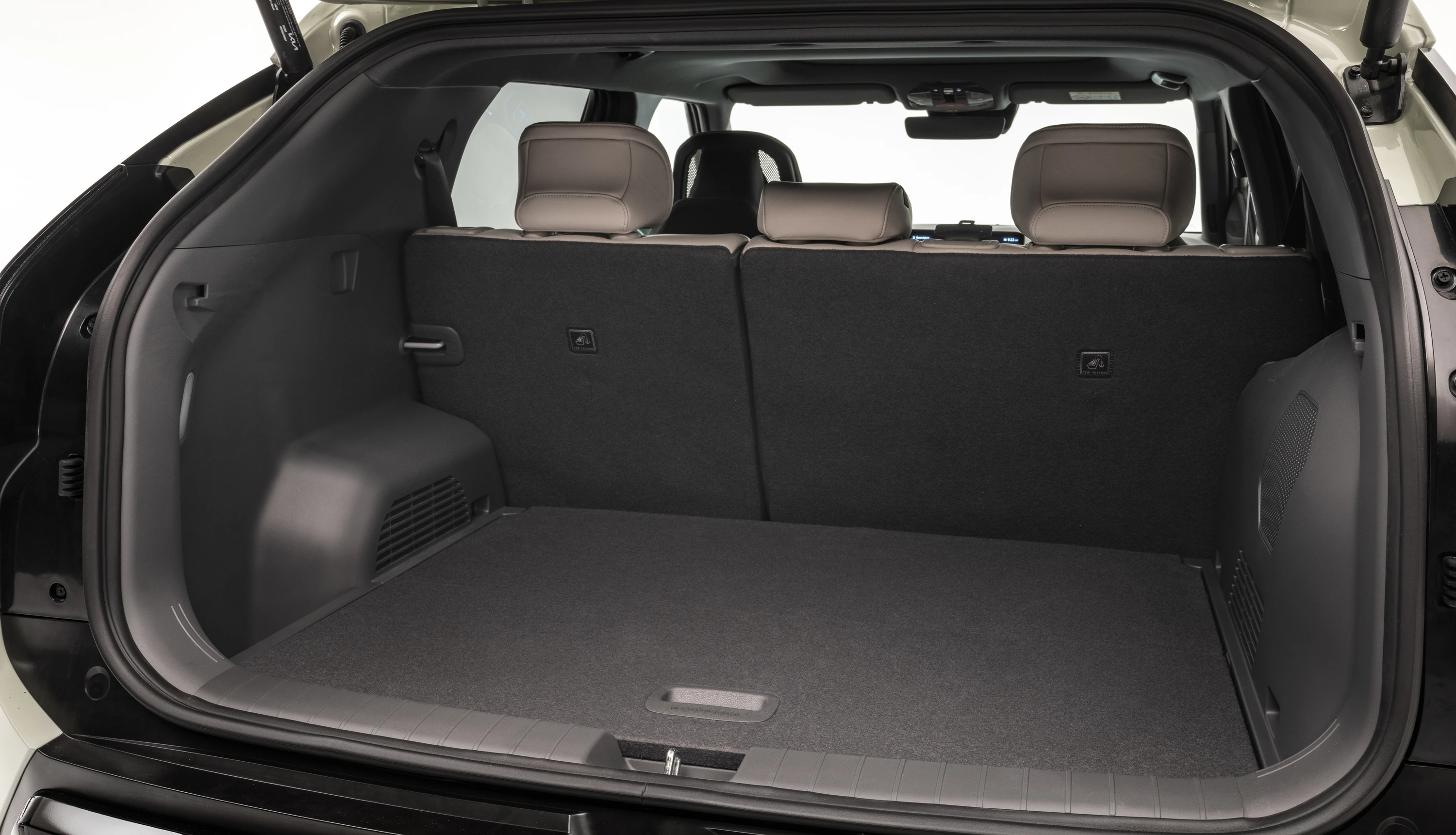 Kia EV3 Long Range trunk view