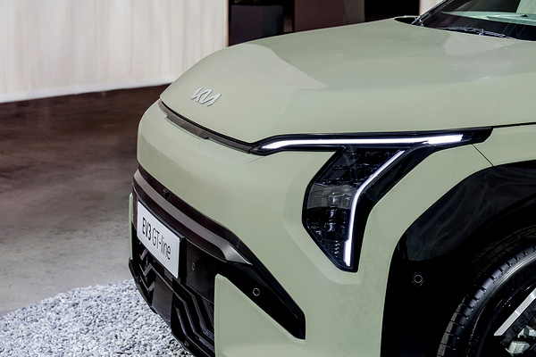 Kia EV3 Long Range headlights view