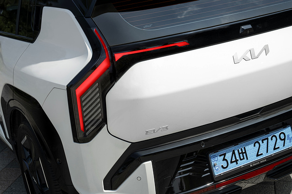 Kia EV3 Long Range taillights view