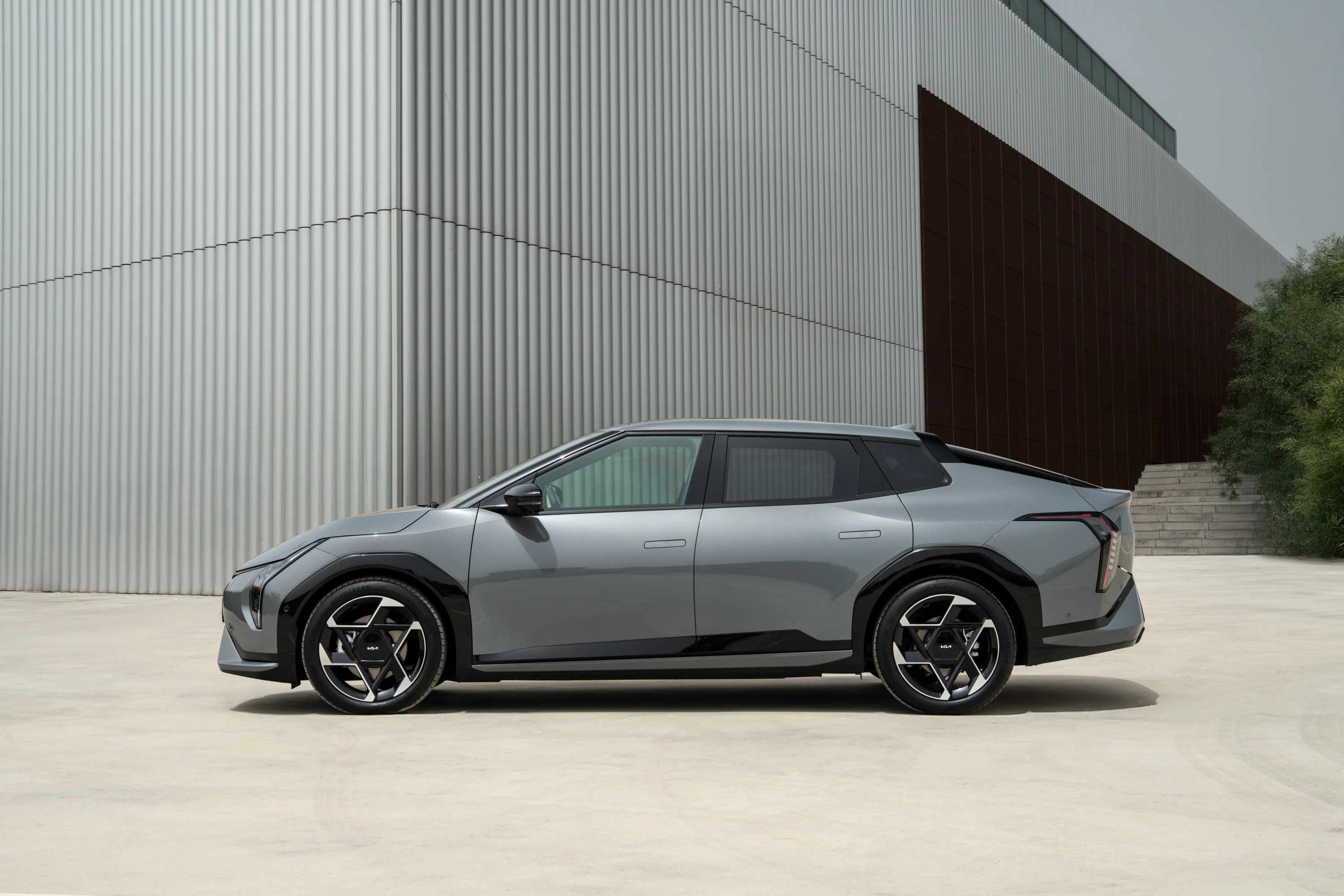 Kia EV4 Fastback Standard Range exterior view