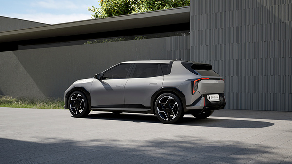 Kia EV4 hatchback Long Range exterior view