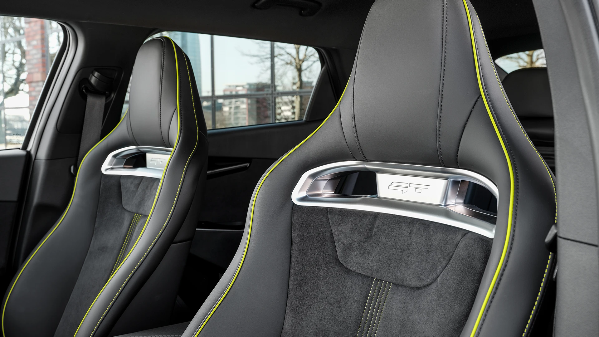 Kia EV6 GT (GEN1) frontseats view
