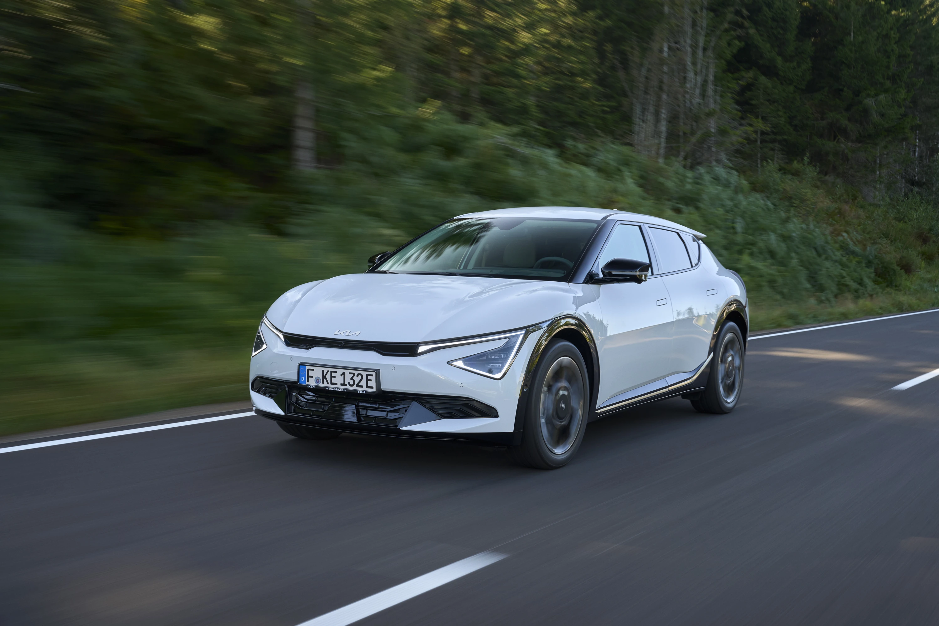 Kia EV6 Long Range 2WD dynamic view