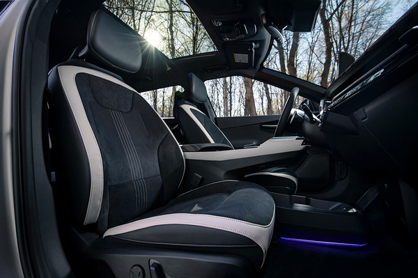 Kia EV6 Long Range 2WD frontseats view