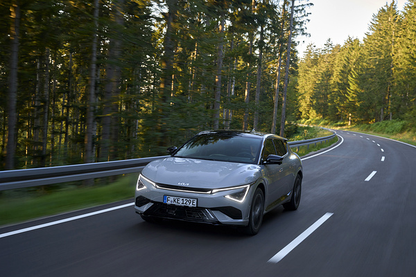 Kia EV6 Long Range AWD dynamic view