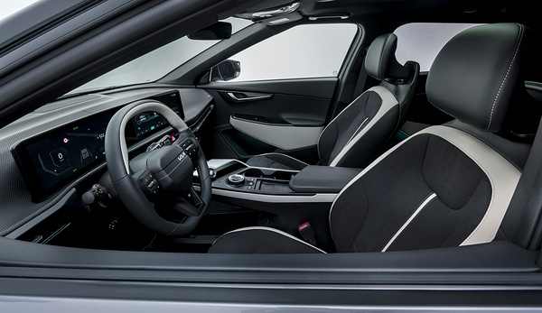 Kia EV6 Long Range AWD frontseats view