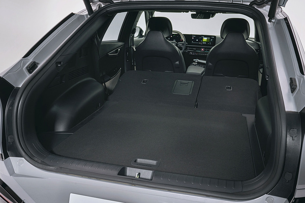 Kia EV6 Long Range AWD trunk view