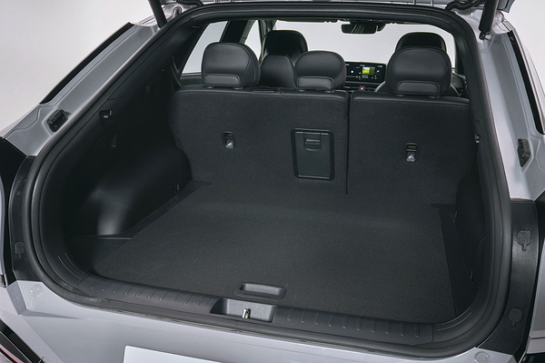 Kia EV6 Long Range AWD trunk view