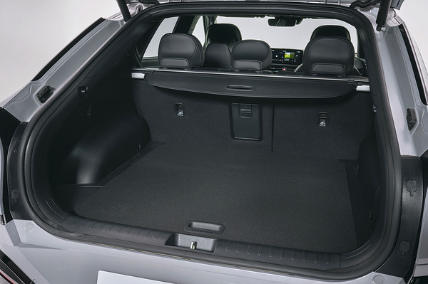 Kia EV6 Long Range AWD trunk view