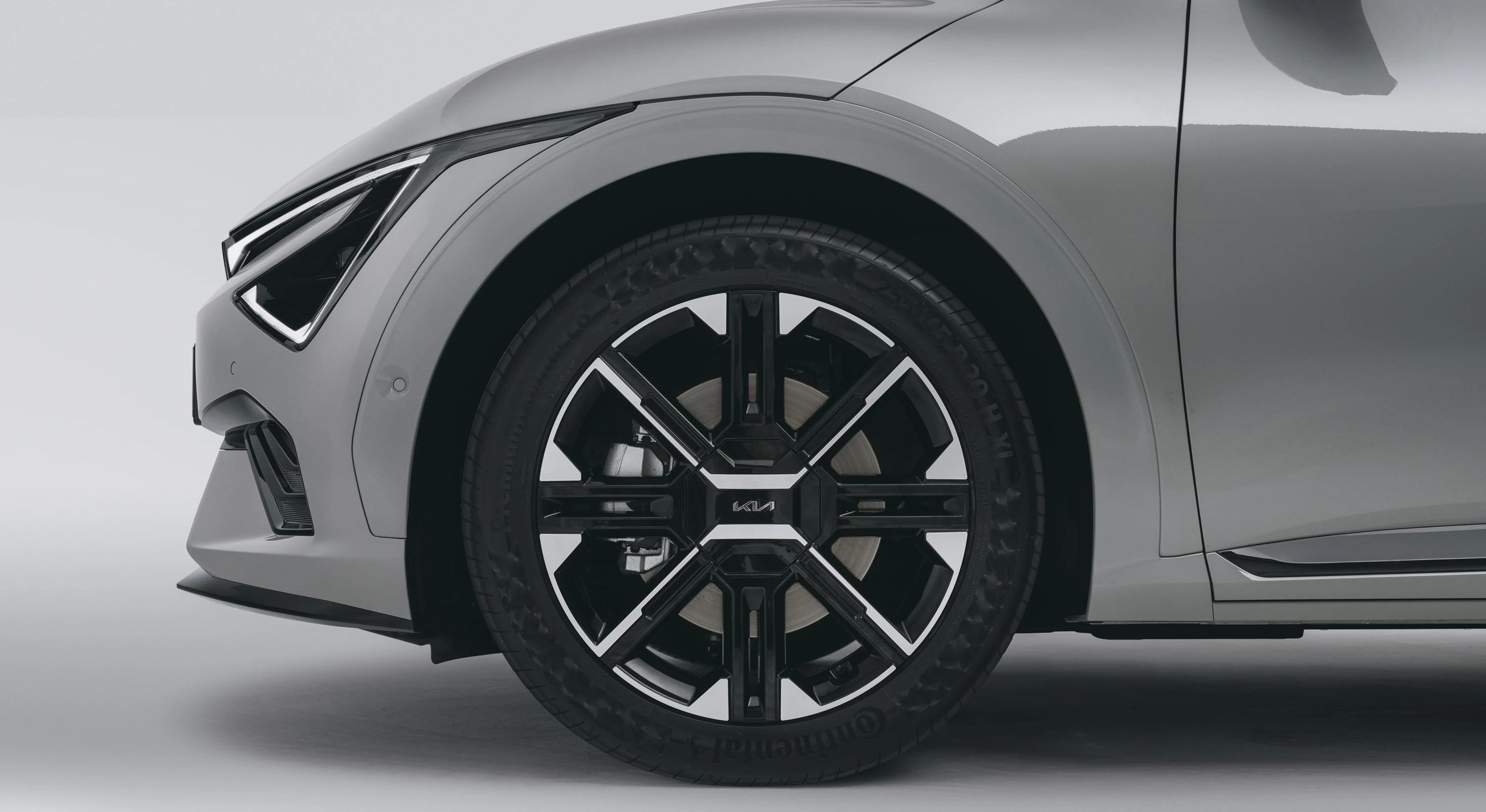 Kia EV6 Long Range AWD wheels view