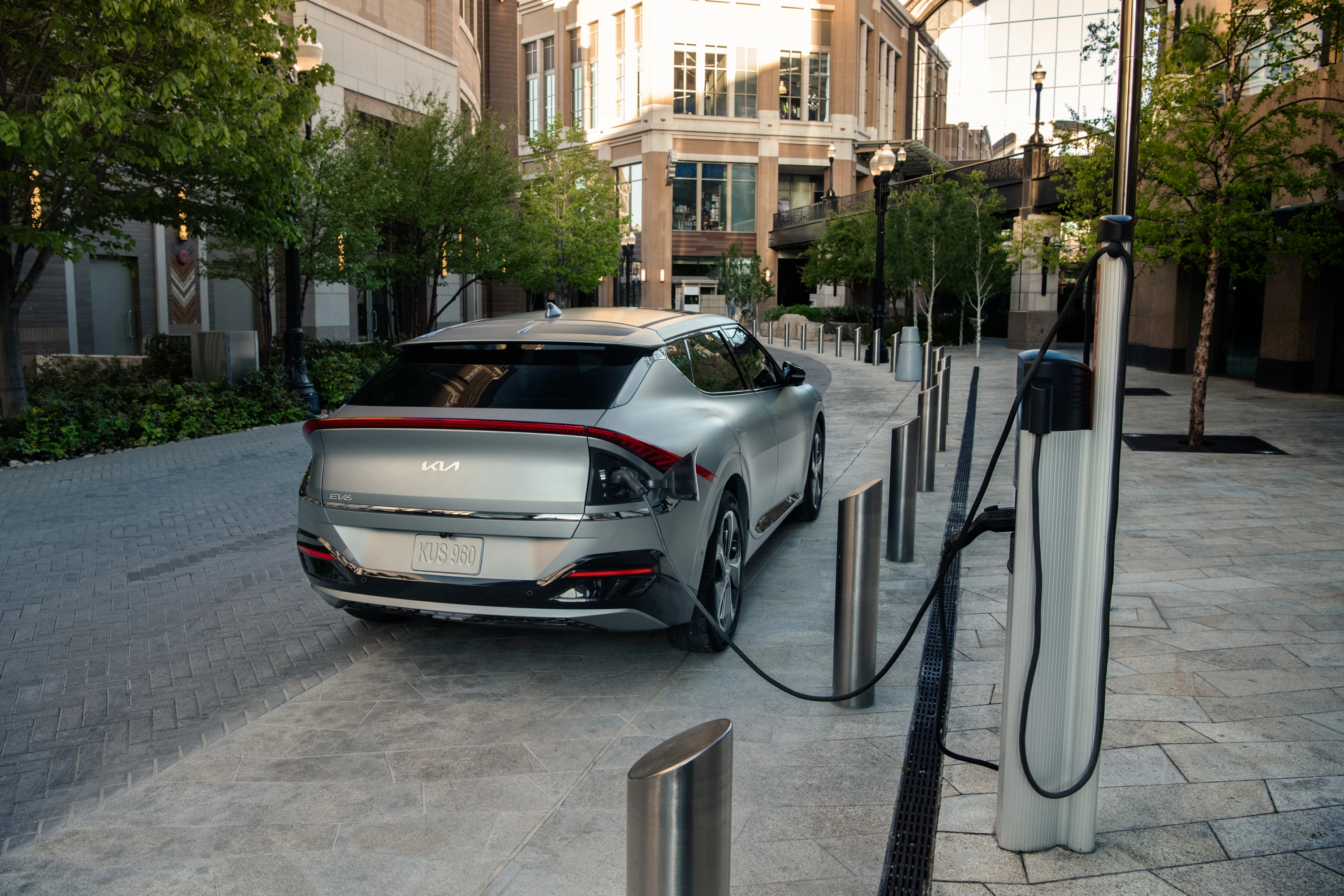 Kia EV6 Standard Range 2WD charging view