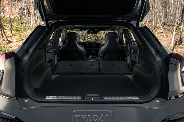 Kia EV6 Standard Range 2WD trunk view