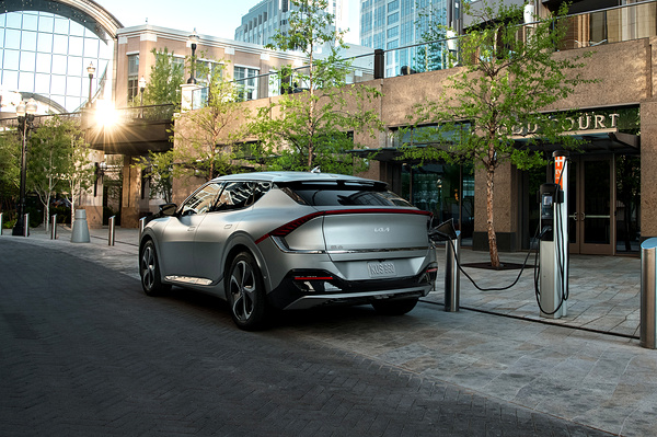 Kia EV6 Standard Range AWD exterior view