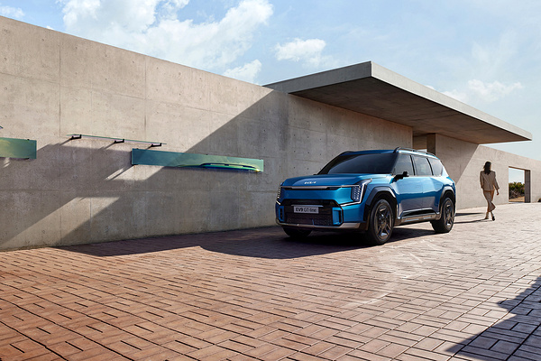 Kia EV9 Long Range RWD exterior view