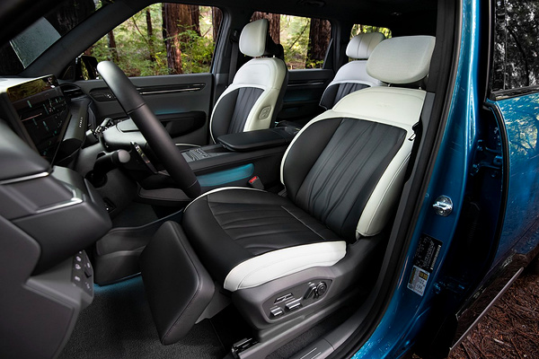 Kia EV9 Long Range RWD frontseats view