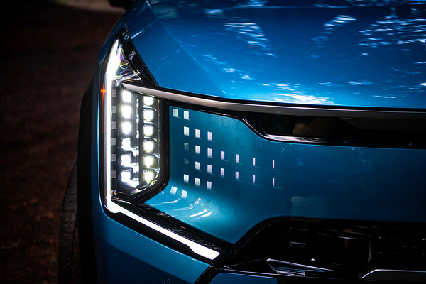 Kia EV9 Long Range RWD headlights view