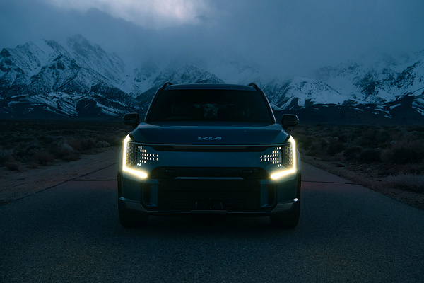 Kia EV9 Long Range RWD headlights view