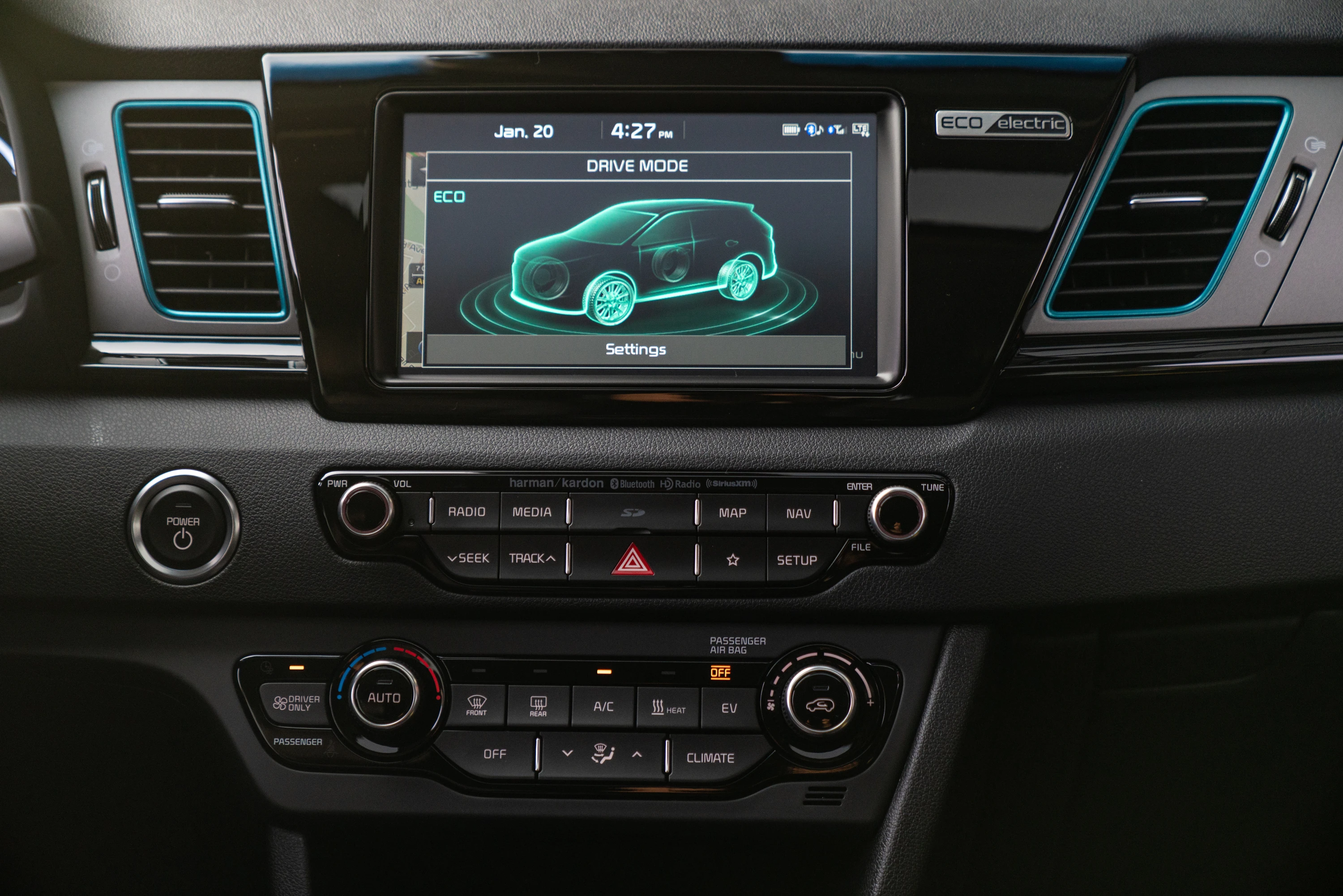 Kia e-Niro 64 kWh screens view