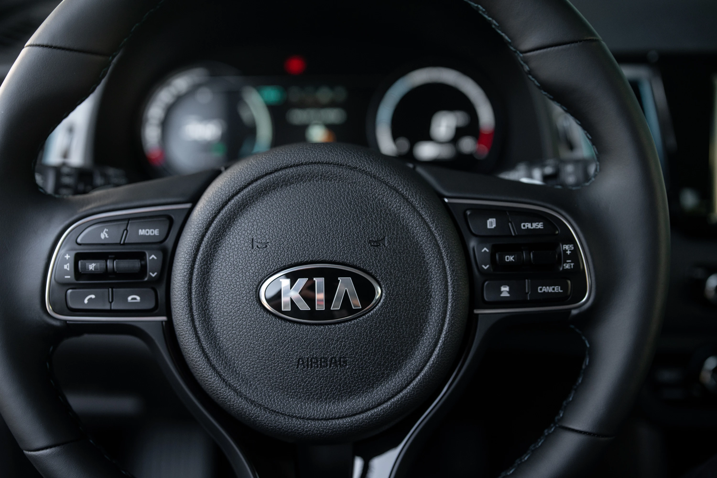 Kia e-Niro 64 kWh screens view