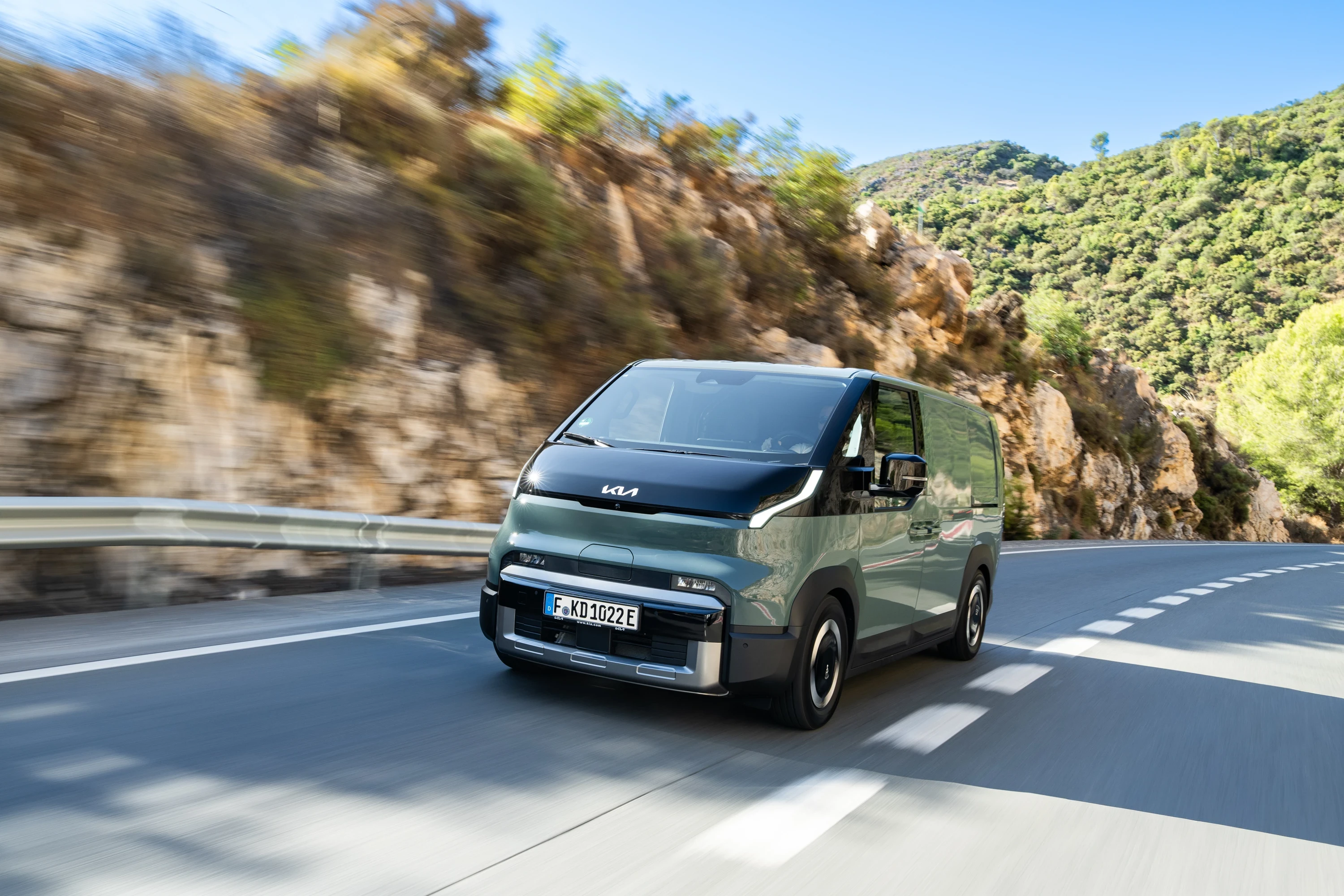 Kia PV5 Cargo Long Range exterior view
