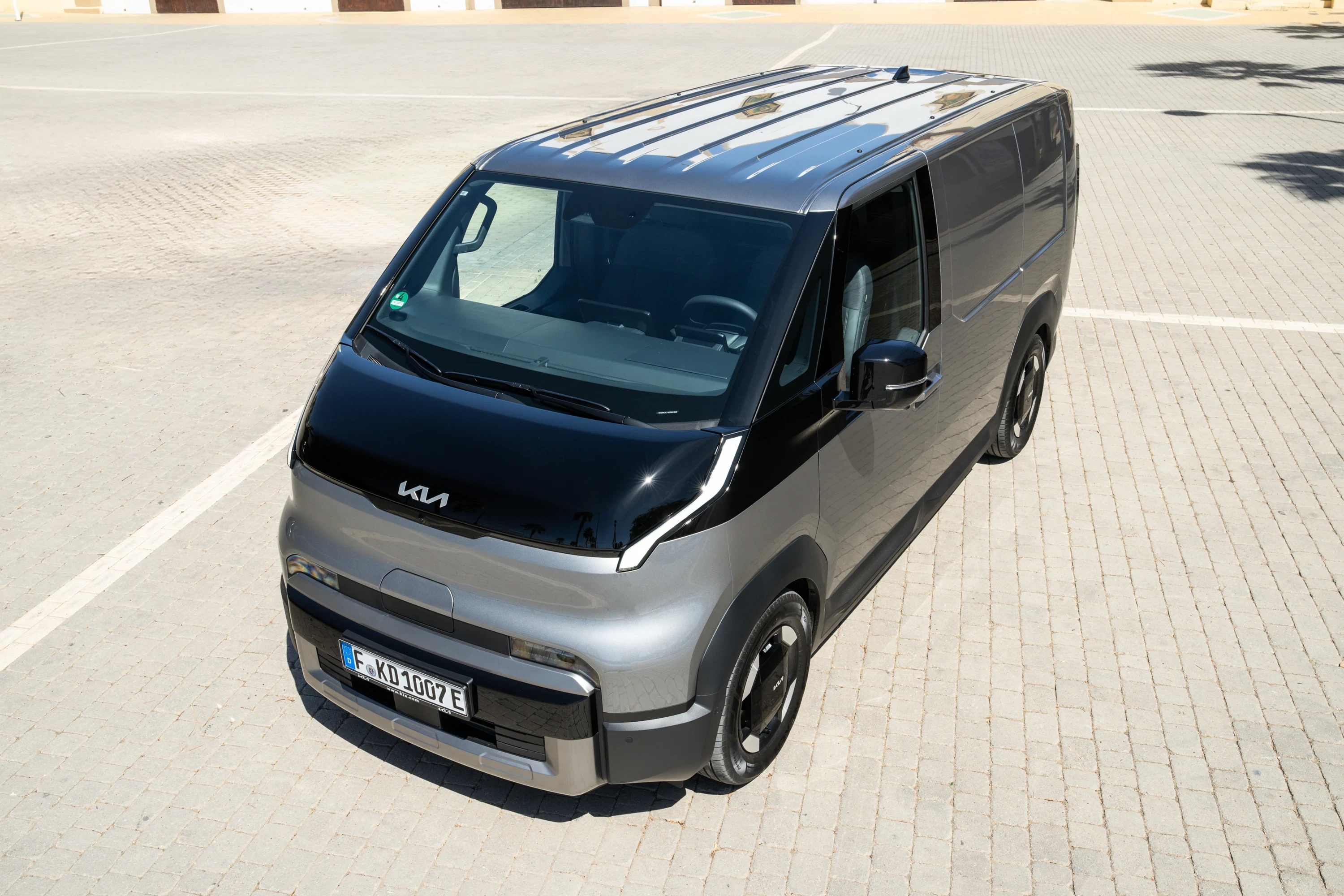 Kia PV5 Cargo Long Range exterior view