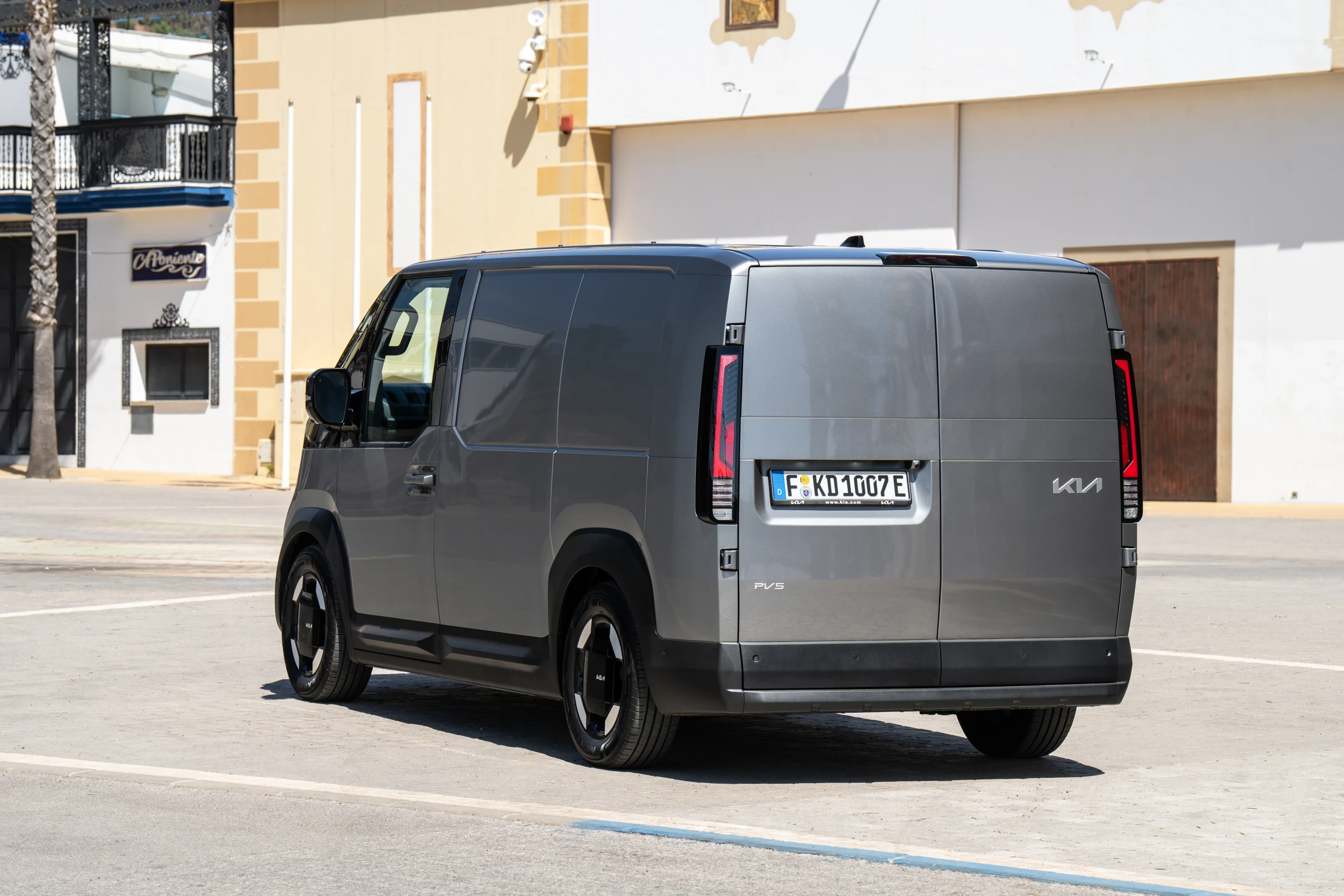 Kia PV5 Cargo Long Range exterior view