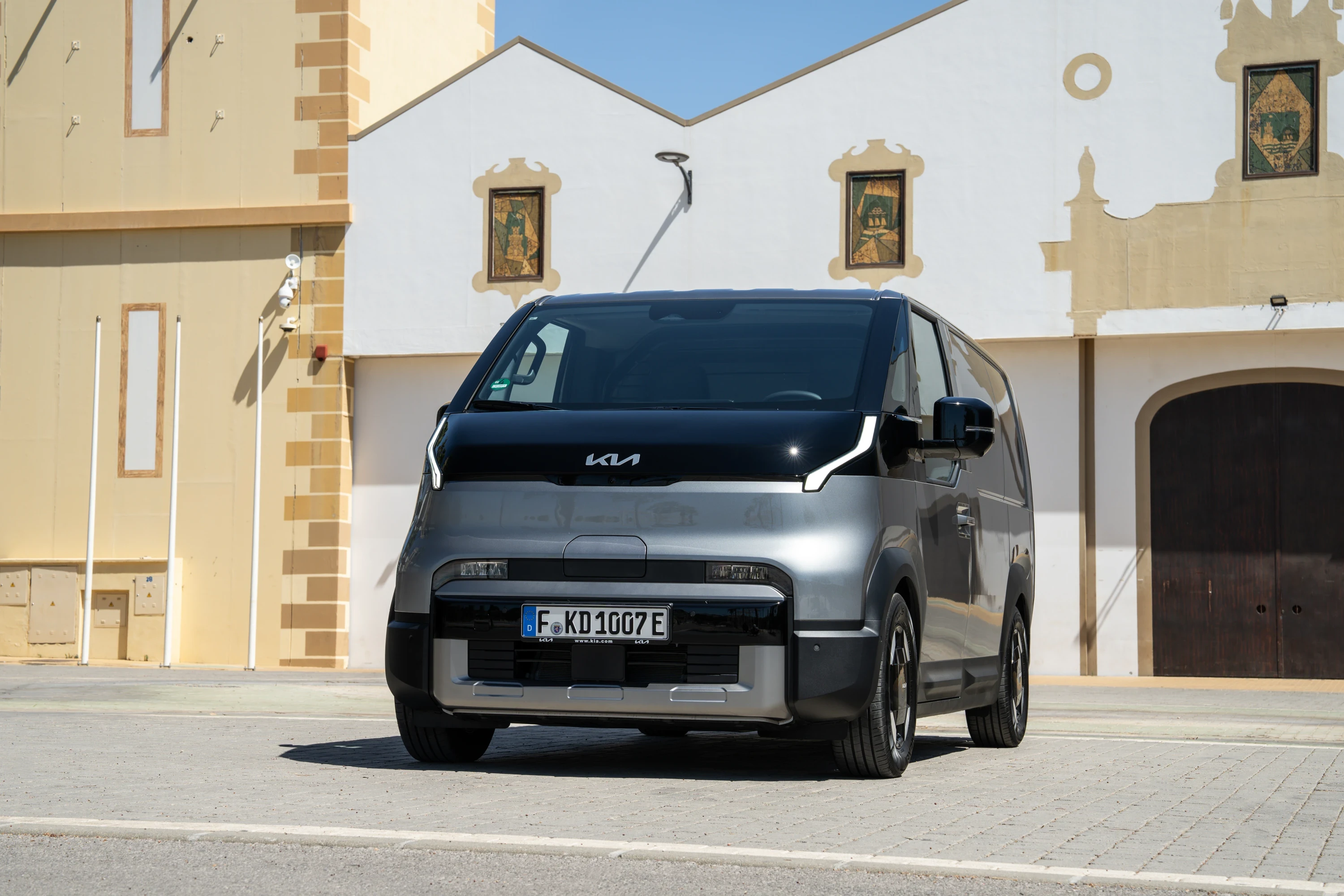 Kia PV5 Cargo Long Range exterior view