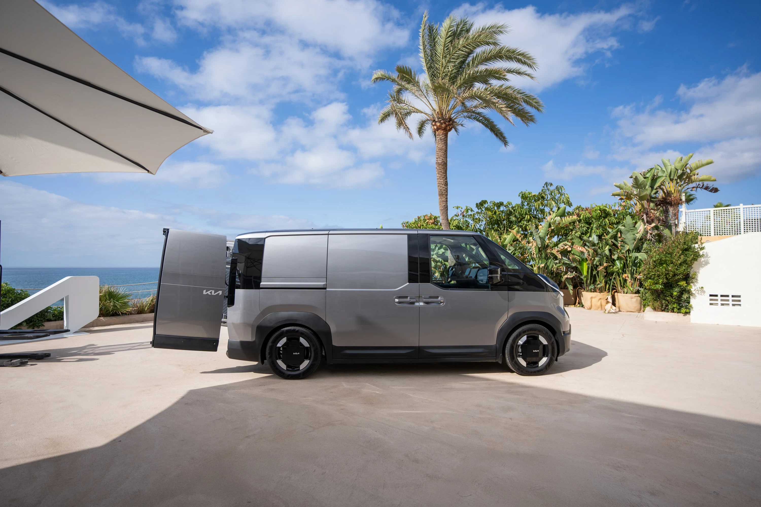 Kia PV5 Cargo Long Range exterior view
