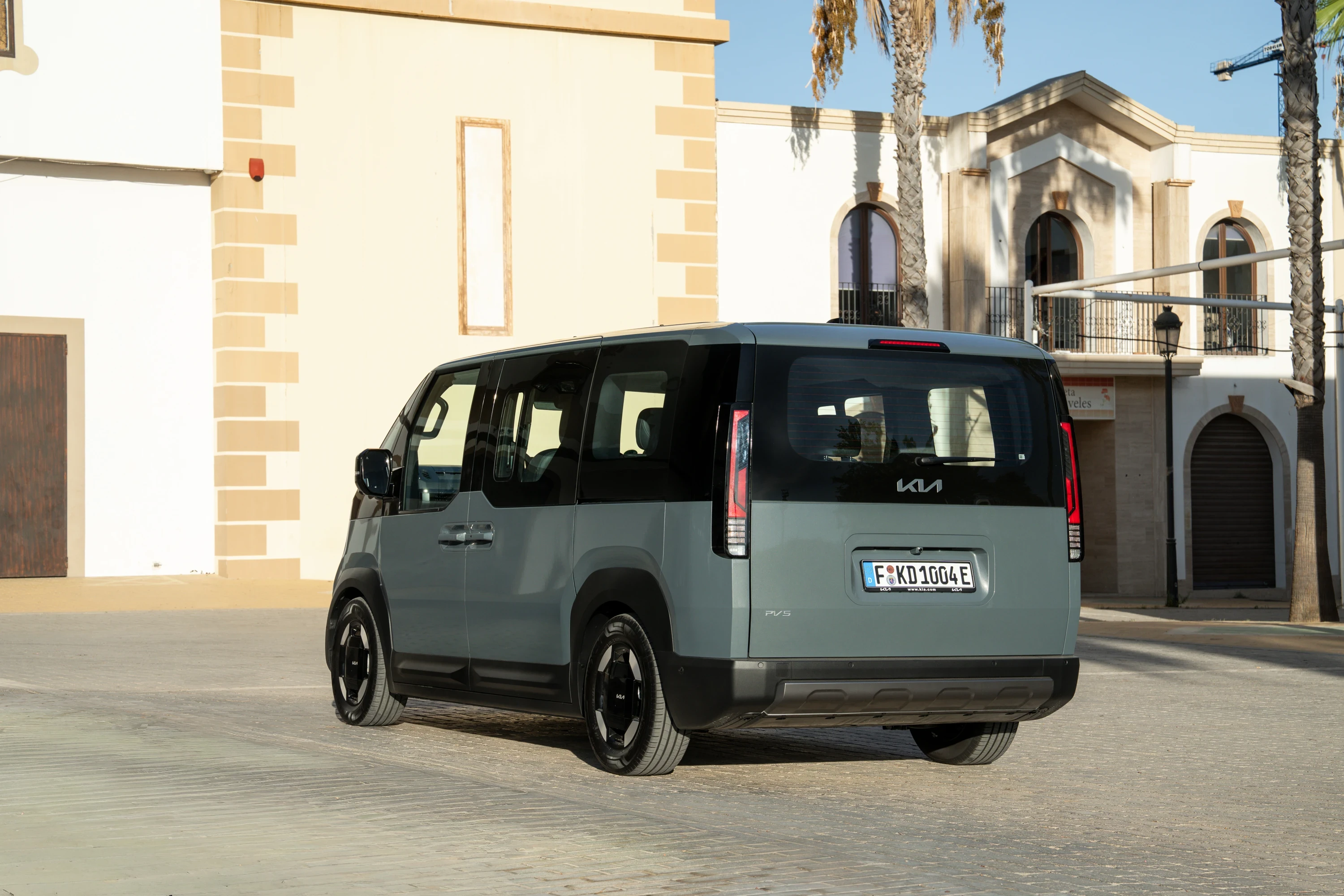 Kia PV5 Passenger Long Range exterior view
