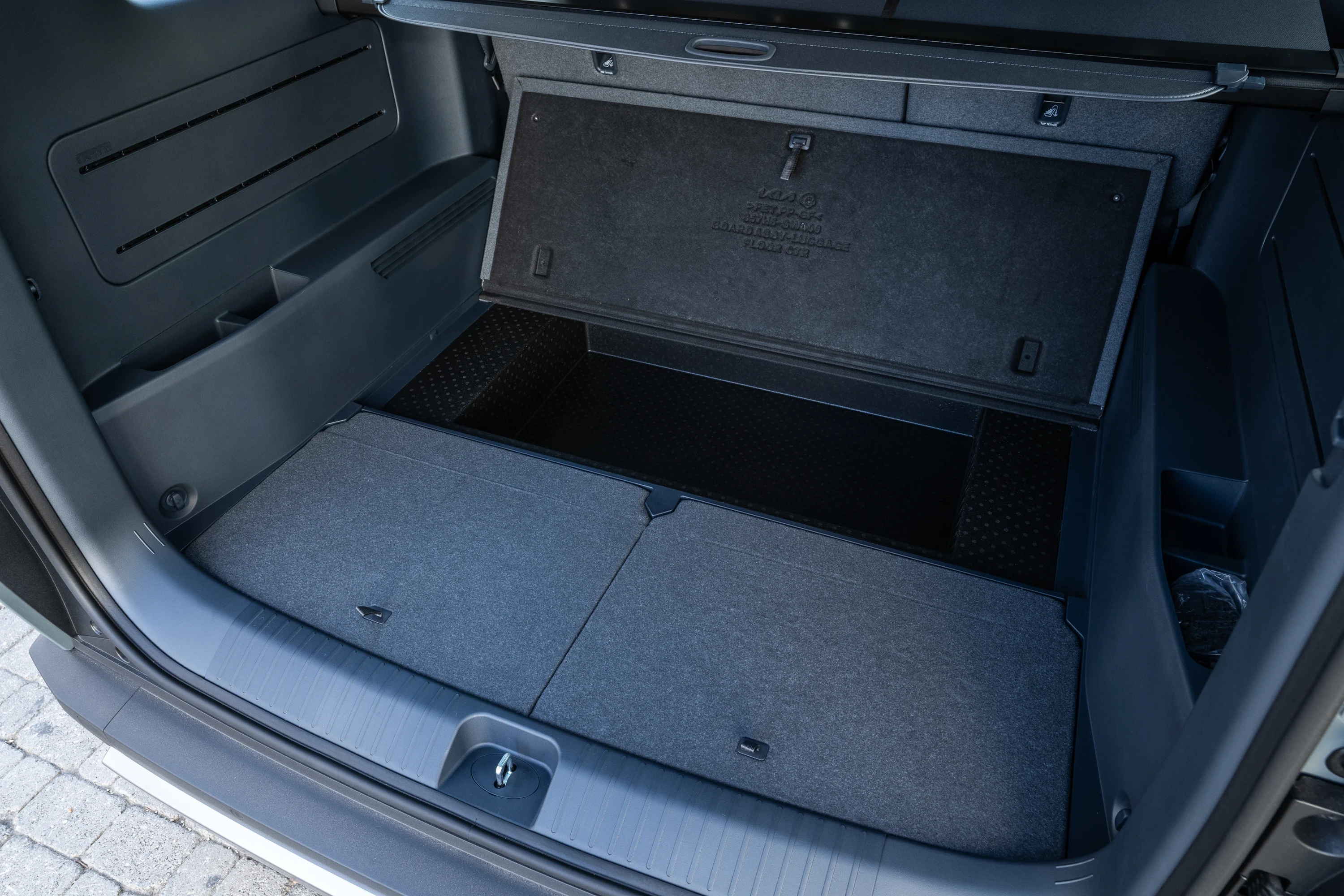 Kia PV5 Passenger Long Range trunk view