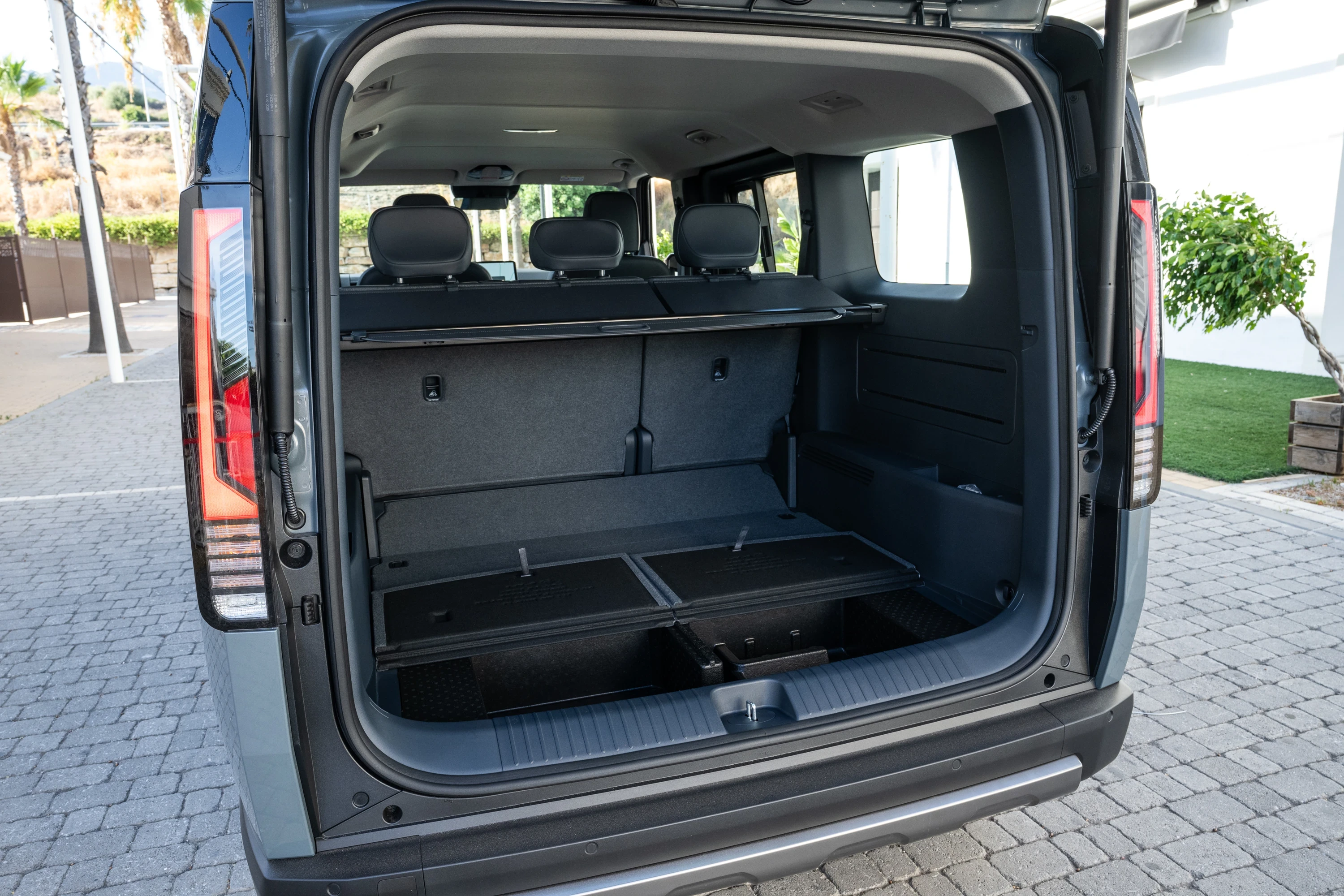 Kia PV5 Passenger Long Range trunk view