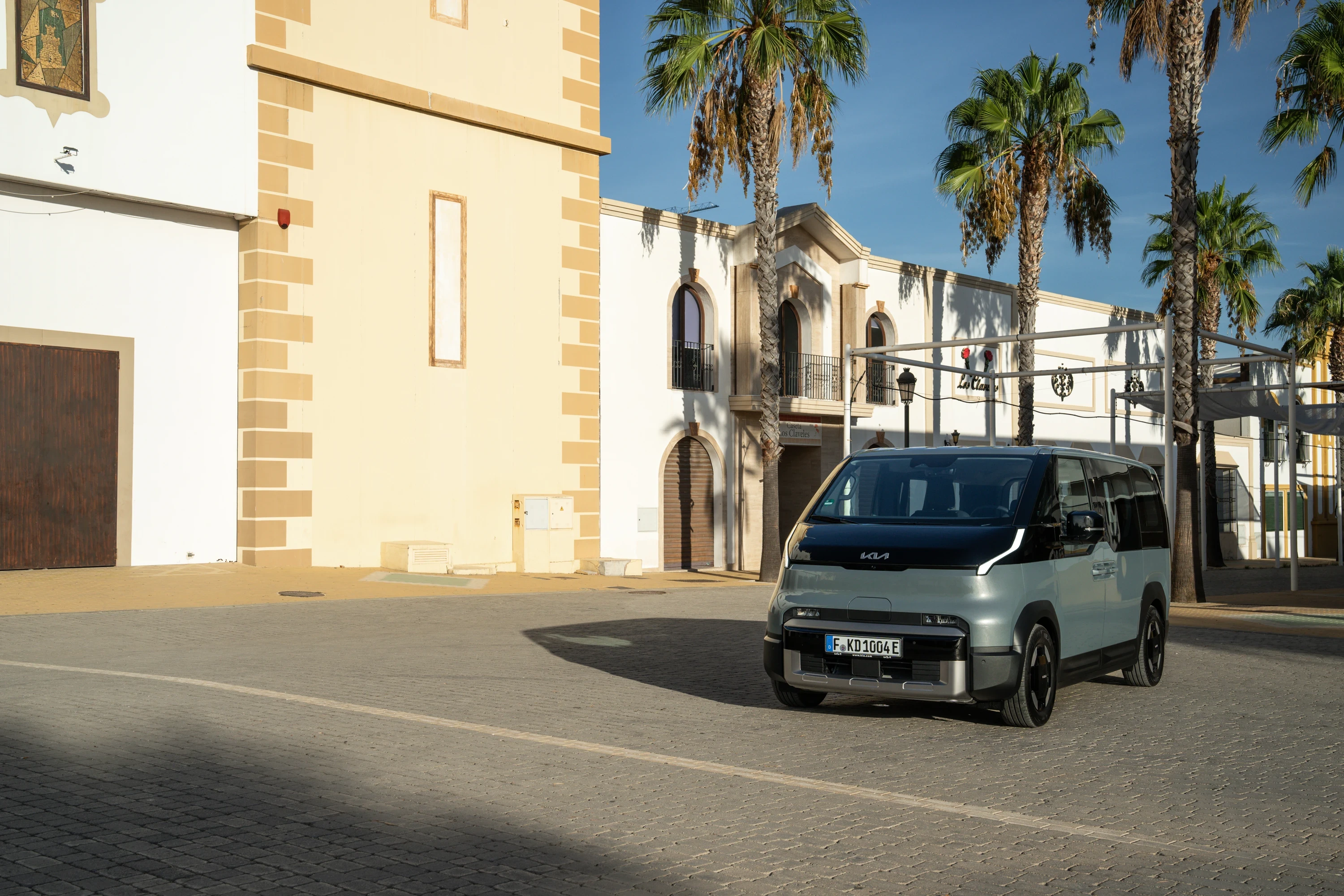 Kia PV5 Passenger Long Range exterior view