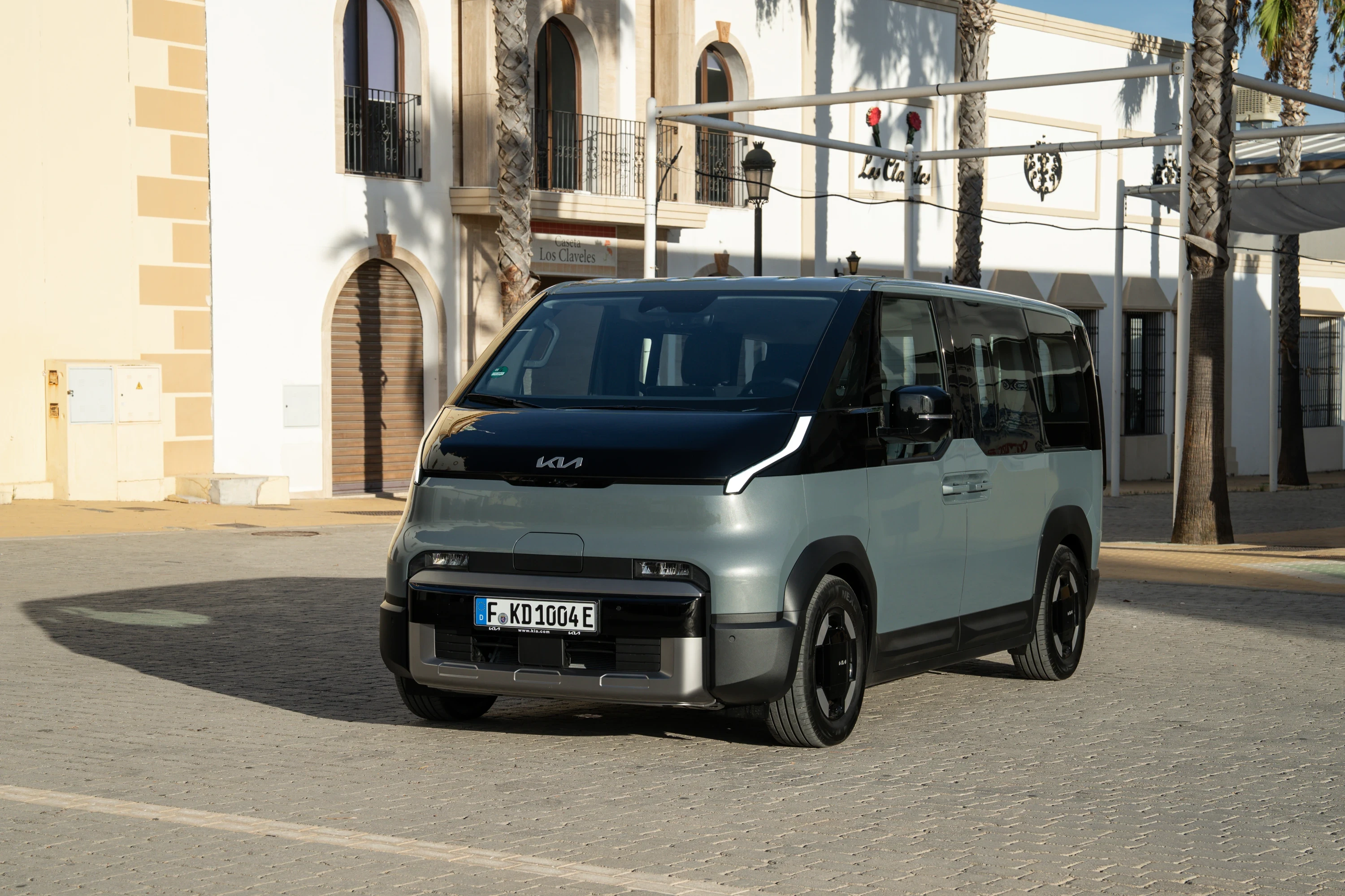 Kia PV5 Passenger Long Range exterior view
