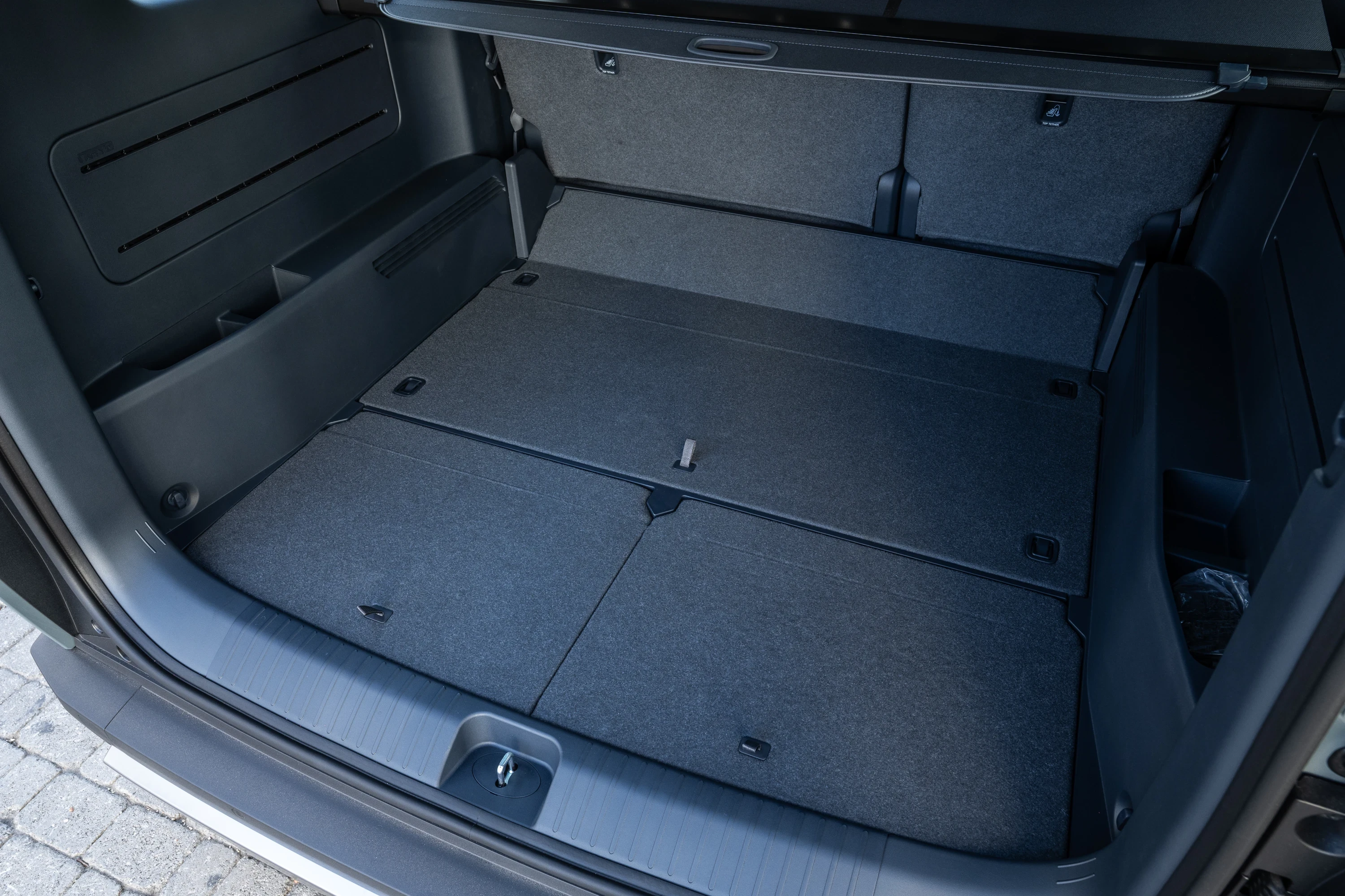 Kia PV5 Passenger Long Range trunk view