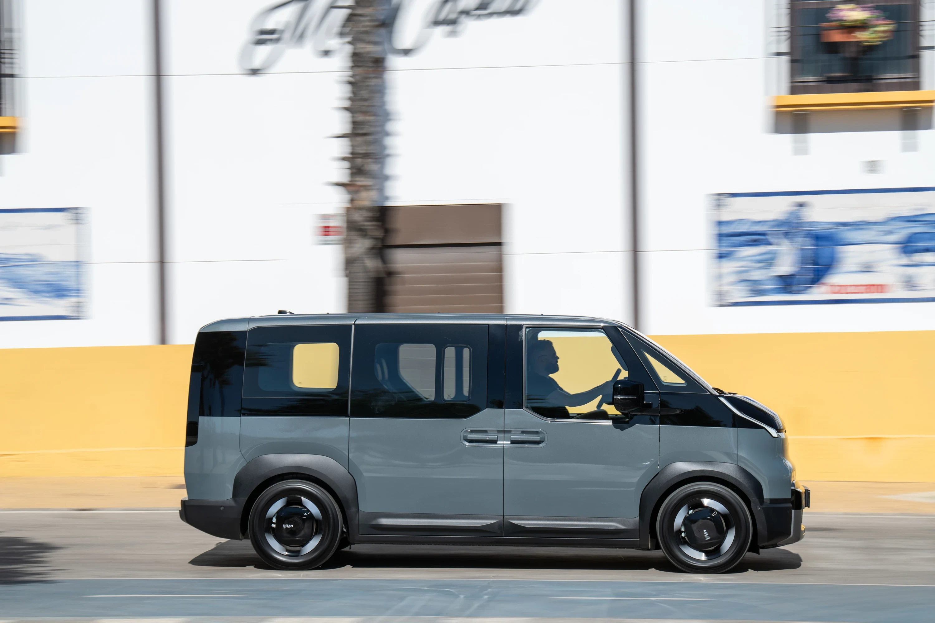 Kia PV5 Passenger Standard Range exterior view